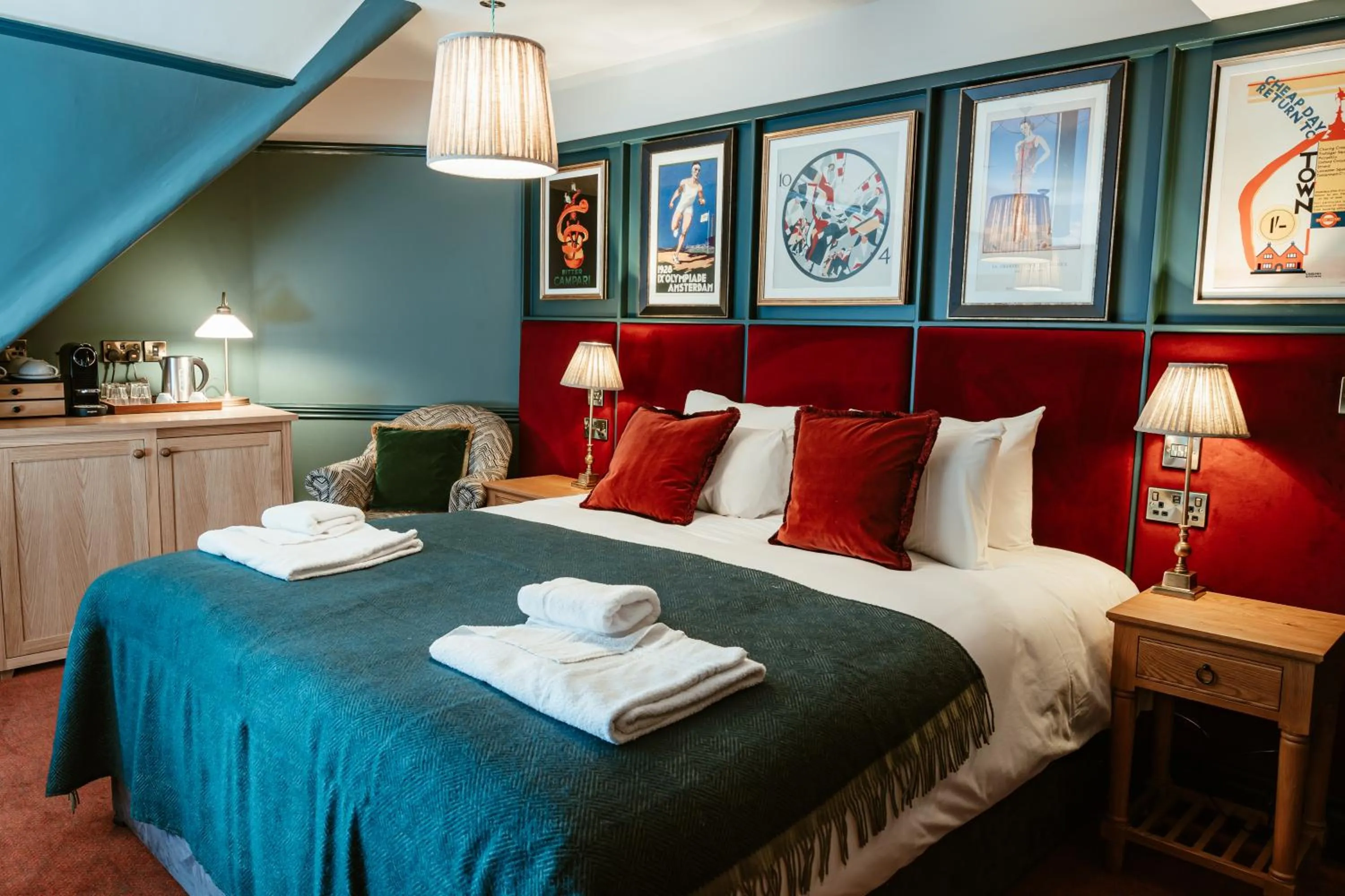 Bed in Hand & Flower