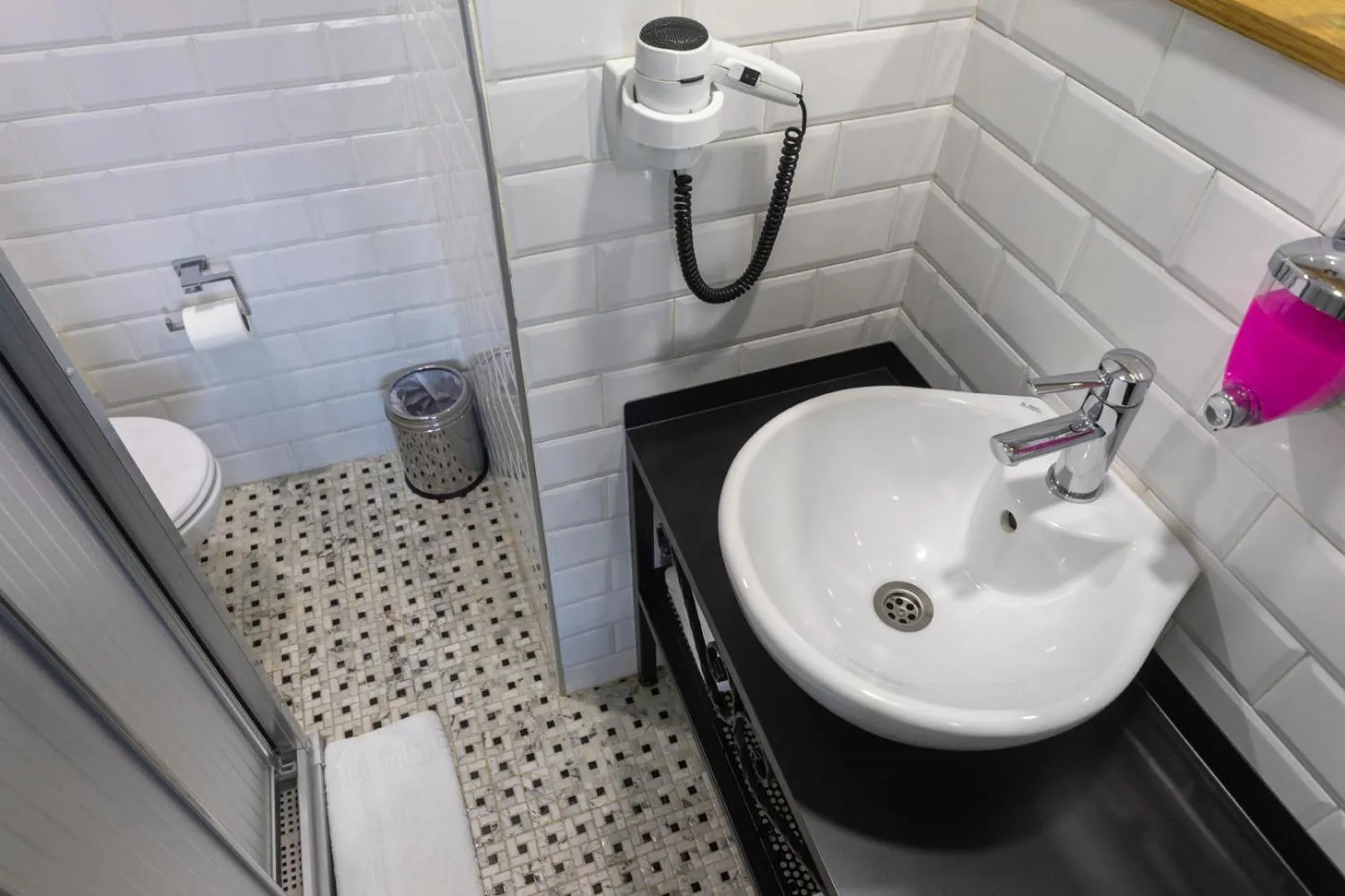 Bathroom in Istanbul Box Hotel