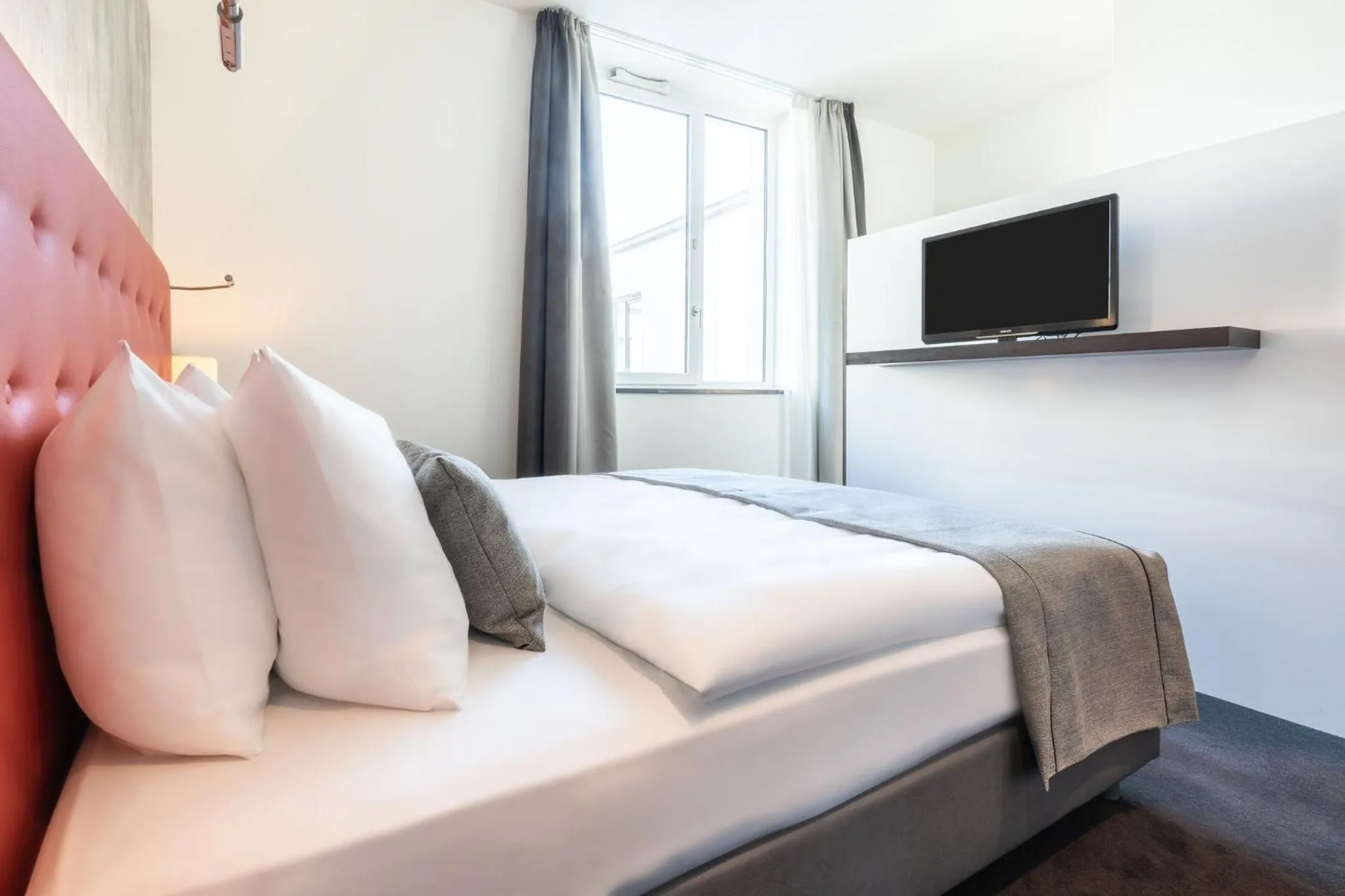 Photo of the whole room, Bed in Garner Hotel Berlin - Mitte by IHG