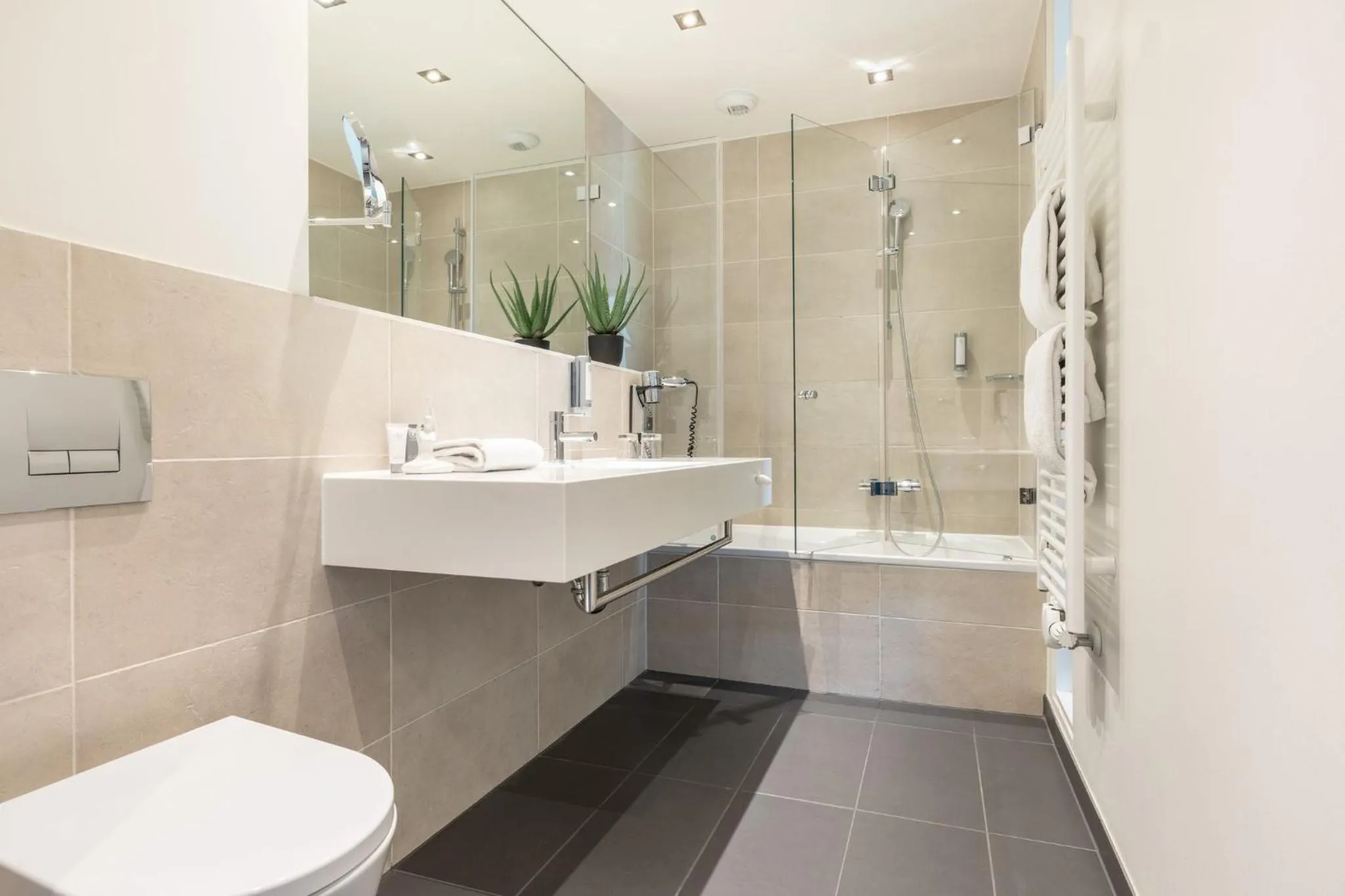 Bathroom in Garner Hotel Berlin - Mitte by IHG