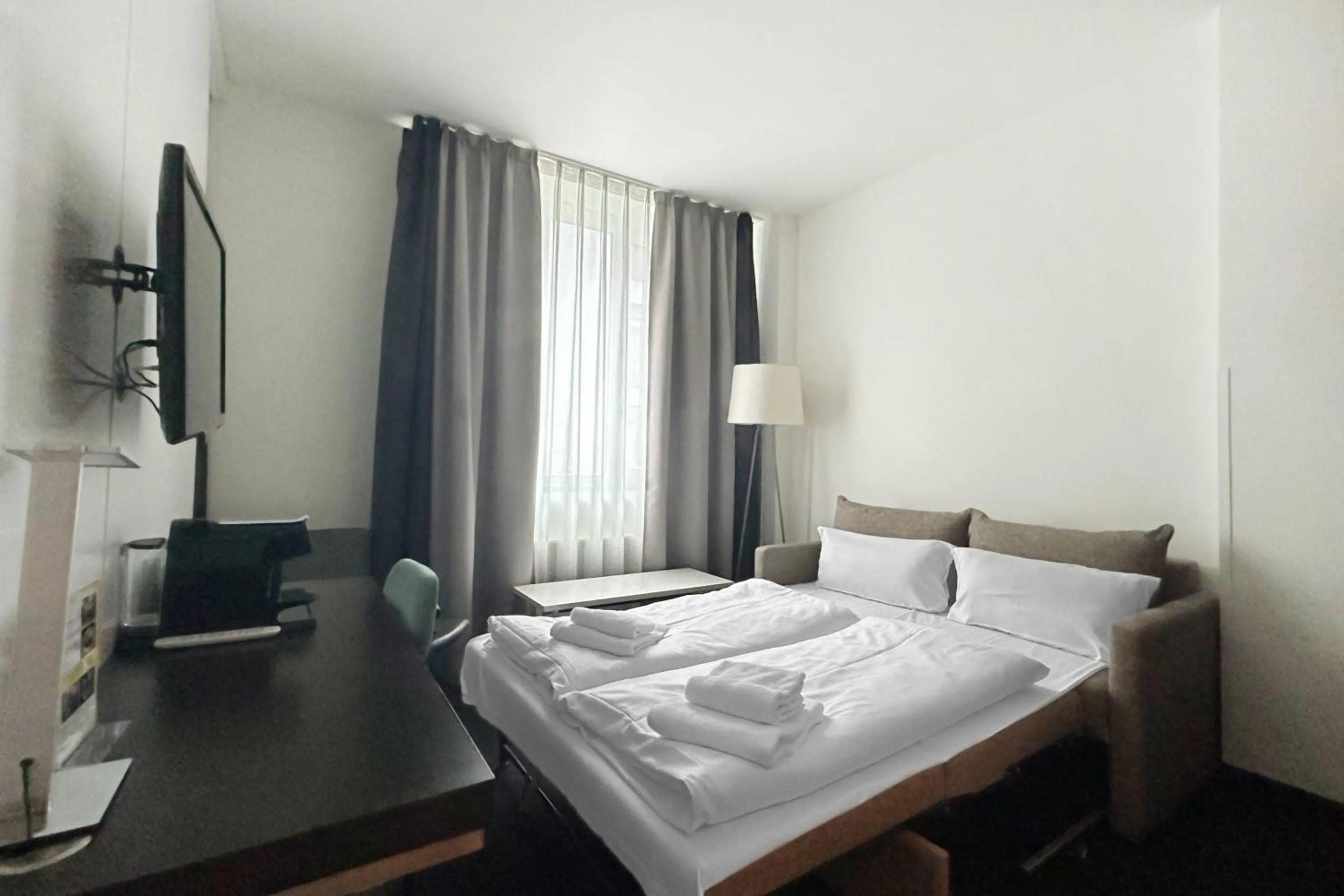 Photo of the whole room, Bed in Garner Hotel Berlin - Mitte by IHG