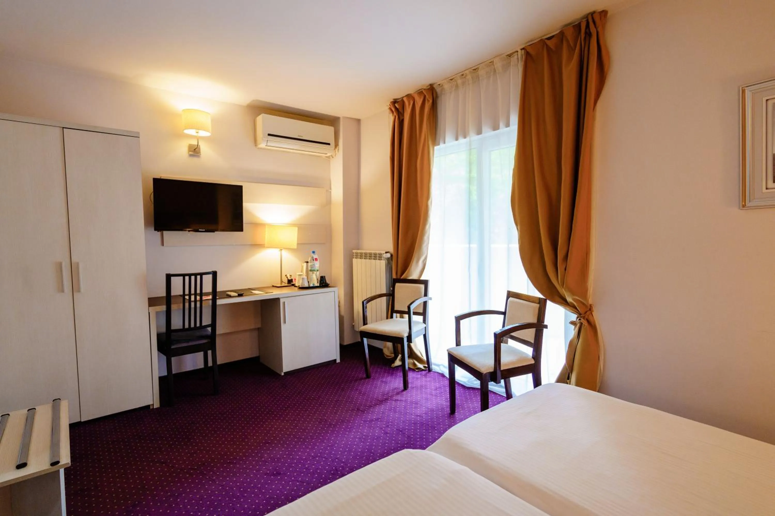 Seating area, Bed in Bacolux Afrodita, Herculane