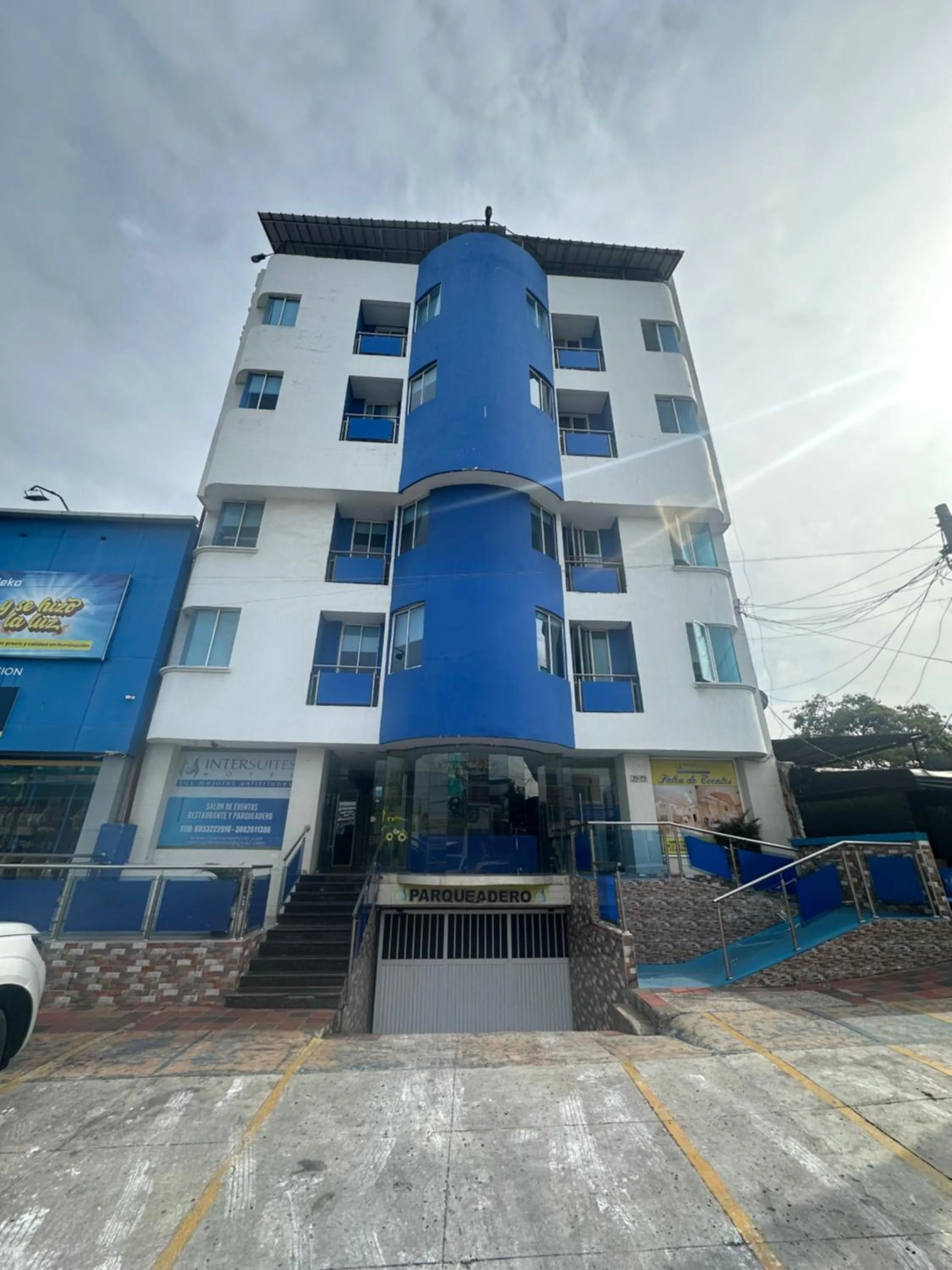 Property building in Hotel Intersuites