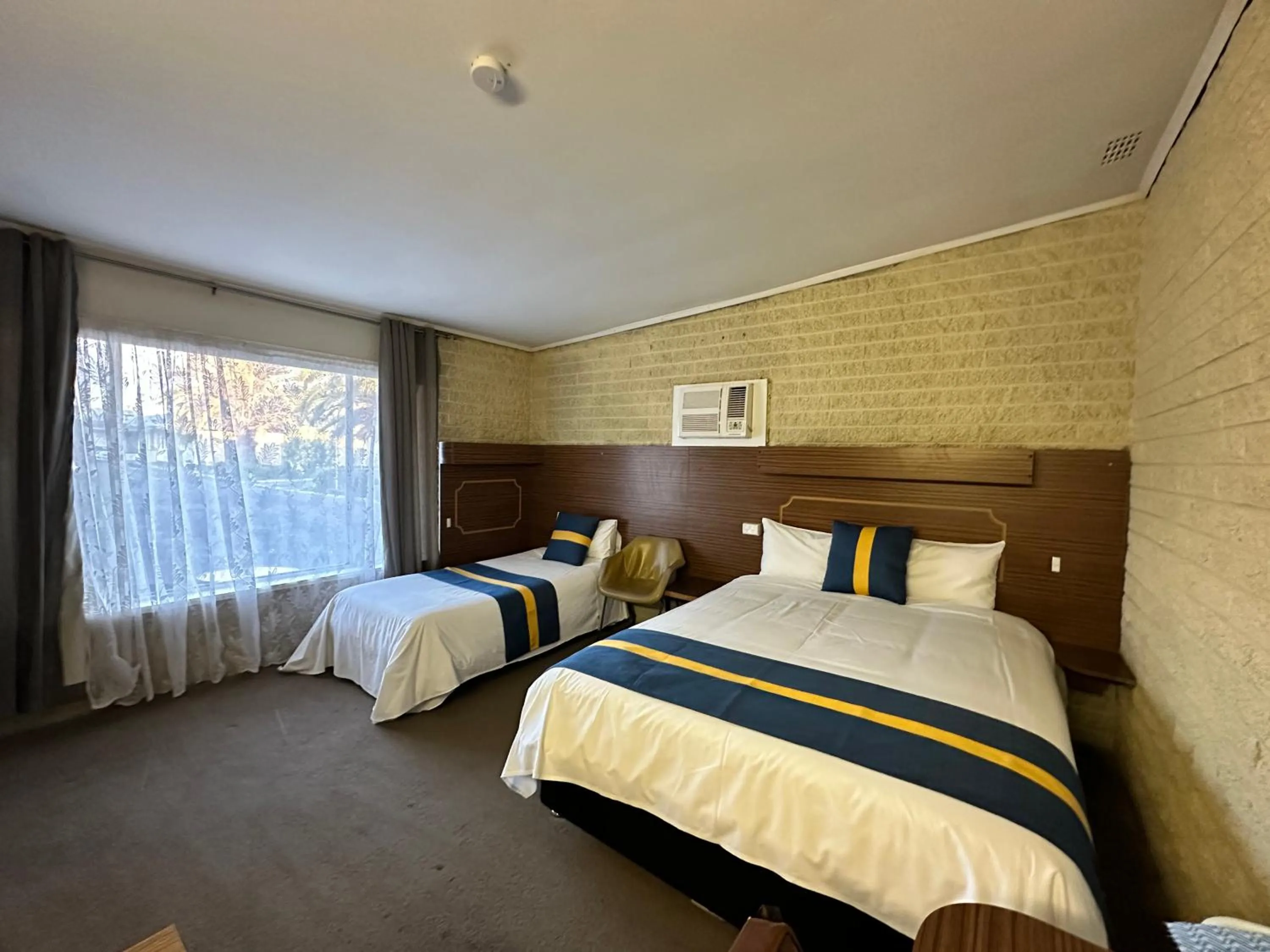 Bed in The Shamrock Hotel Balranald