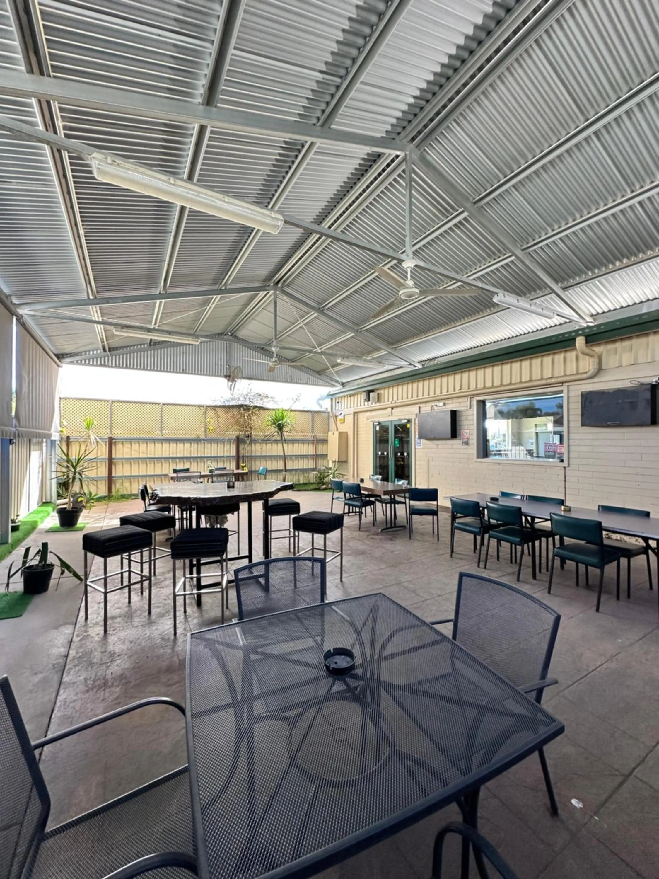 Restaurant/places to eat in The Shamrock Hotel Balranald