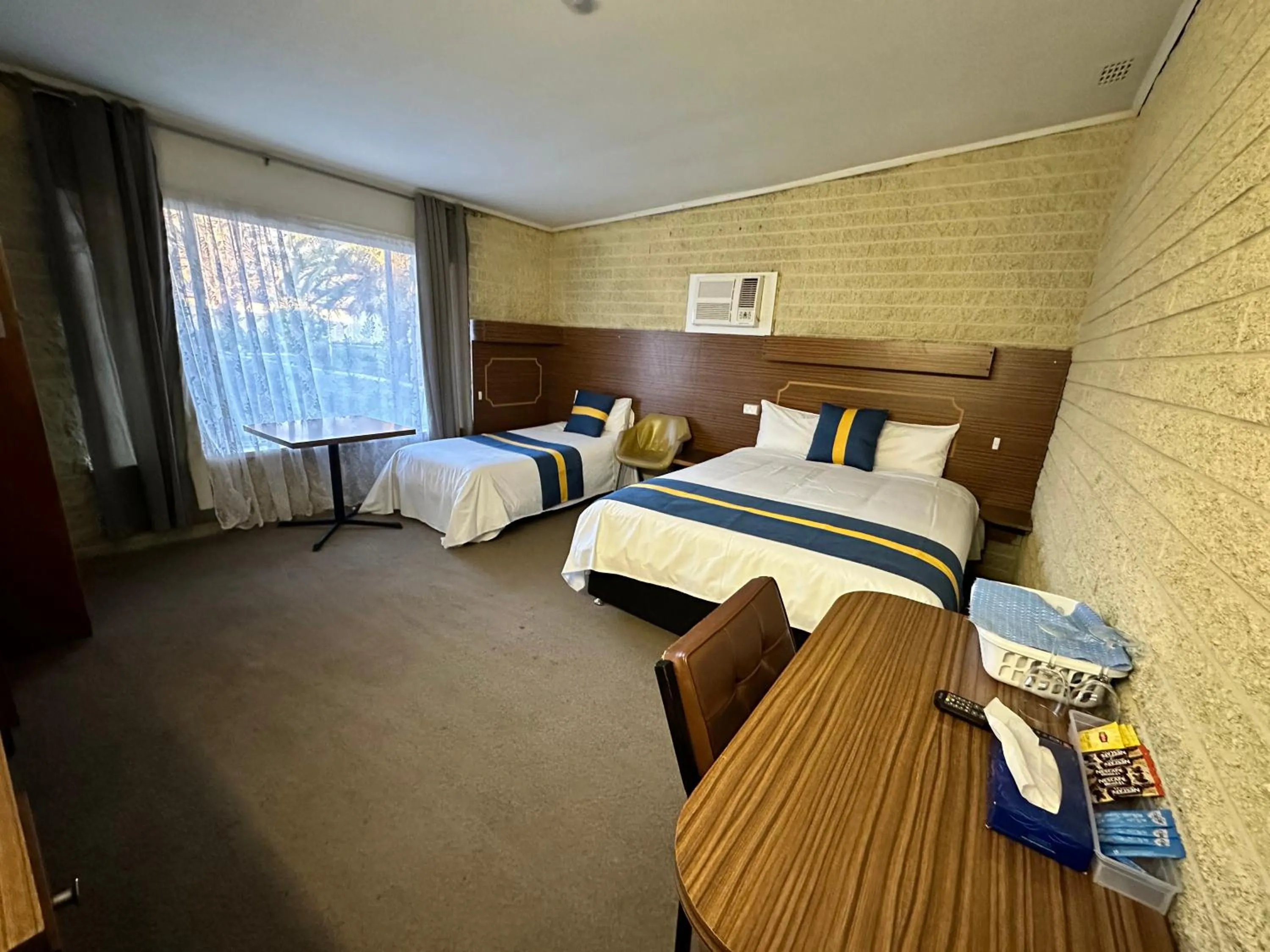 Bedroom, Bed in The Shamrock Hotel Balranald