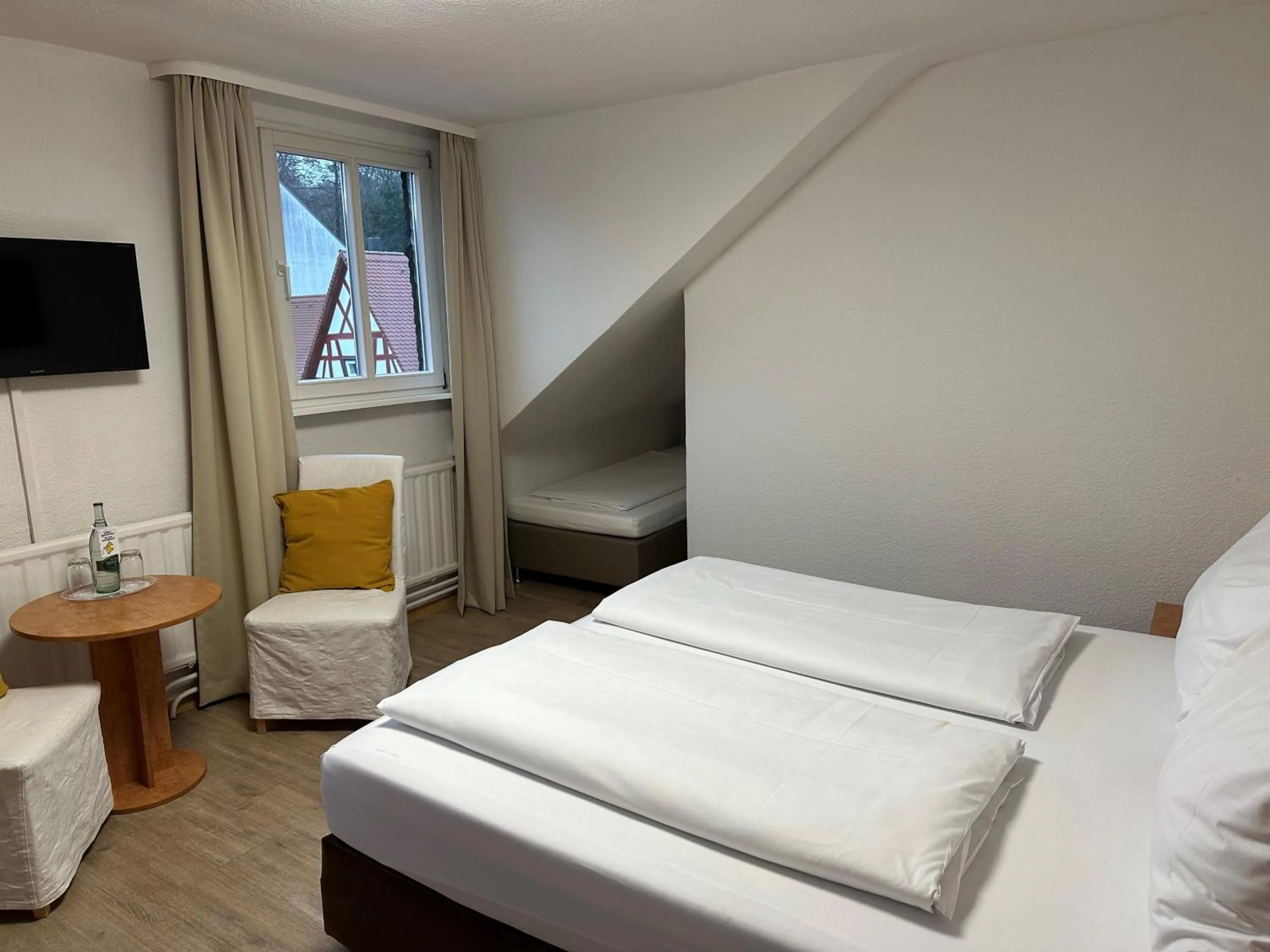 Bedroom, Bed in Hotel Goldenes Lamm