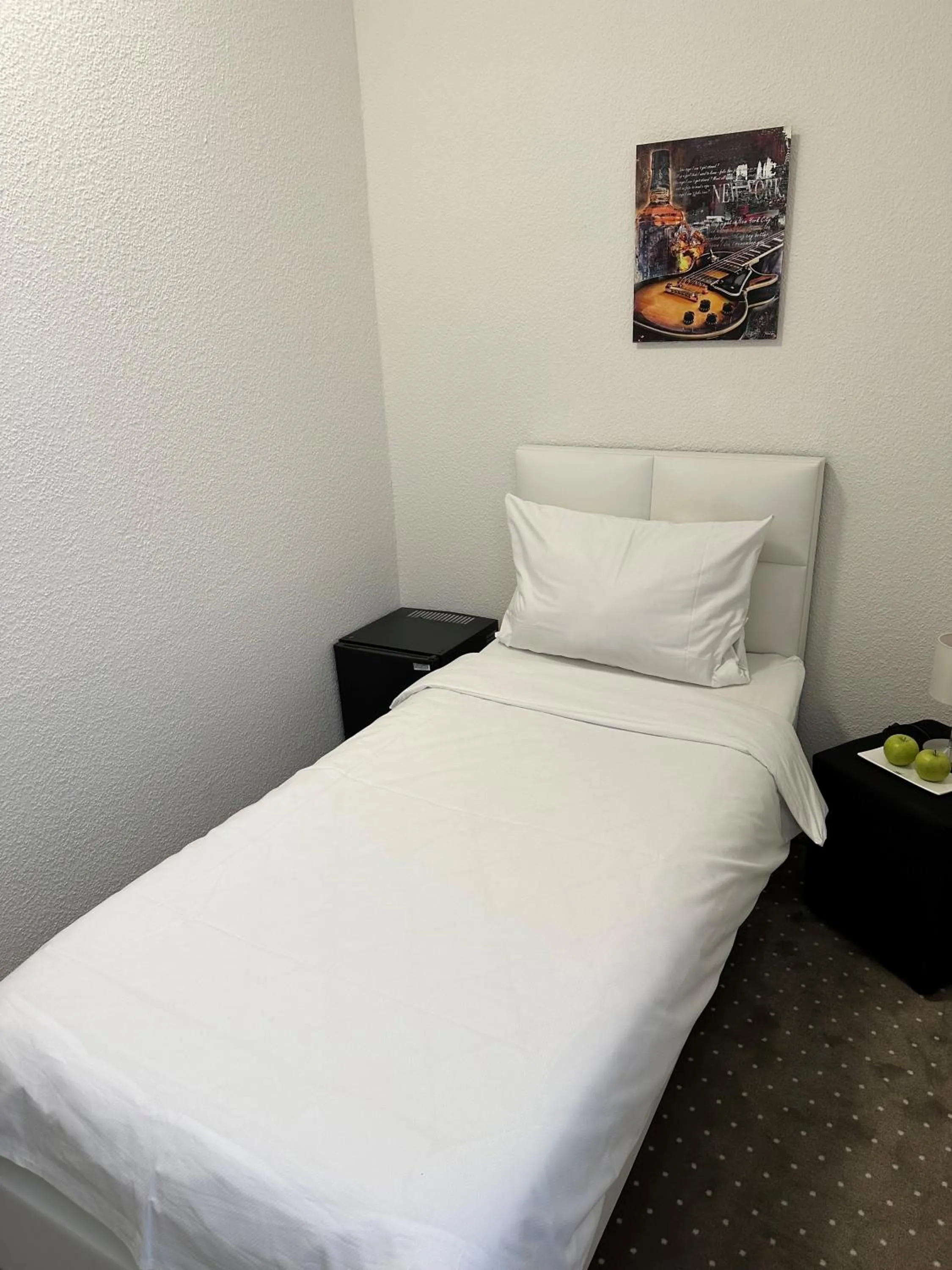 Bedroom, Bed in Hotel Goldenes Lamm