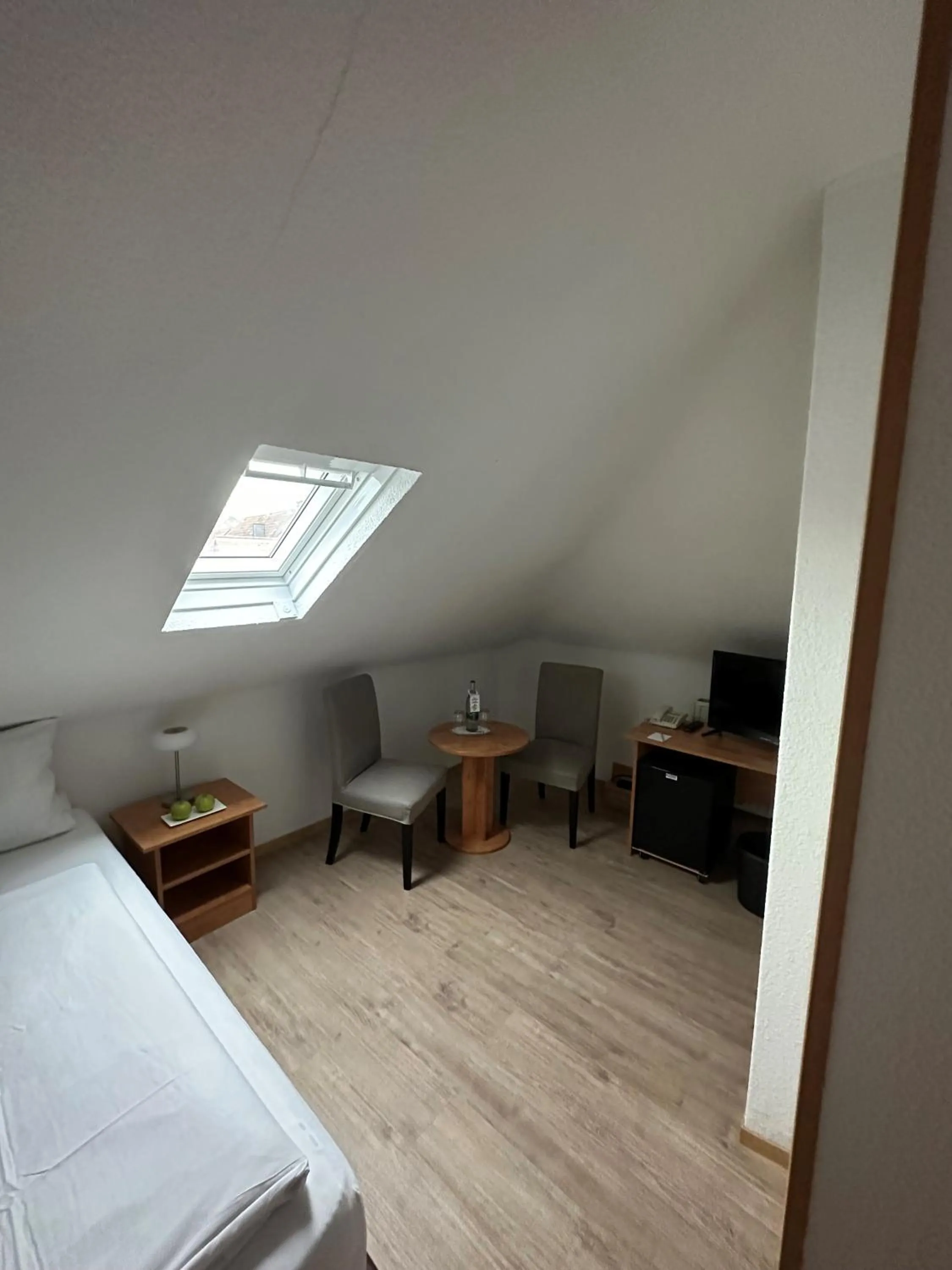 Bedroom, Bed in Hotel Goldenes Lamm