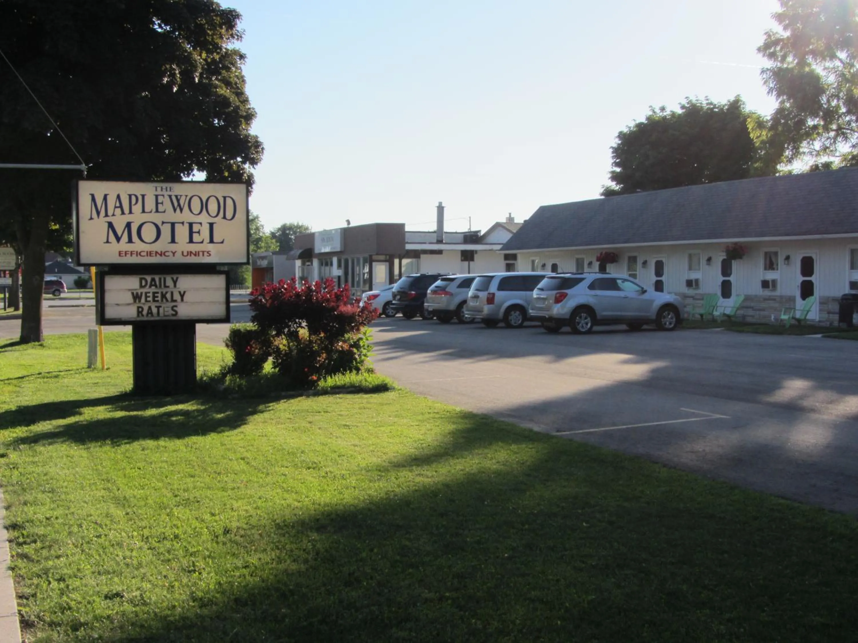 Day, Property Building in The Maplewood Motel