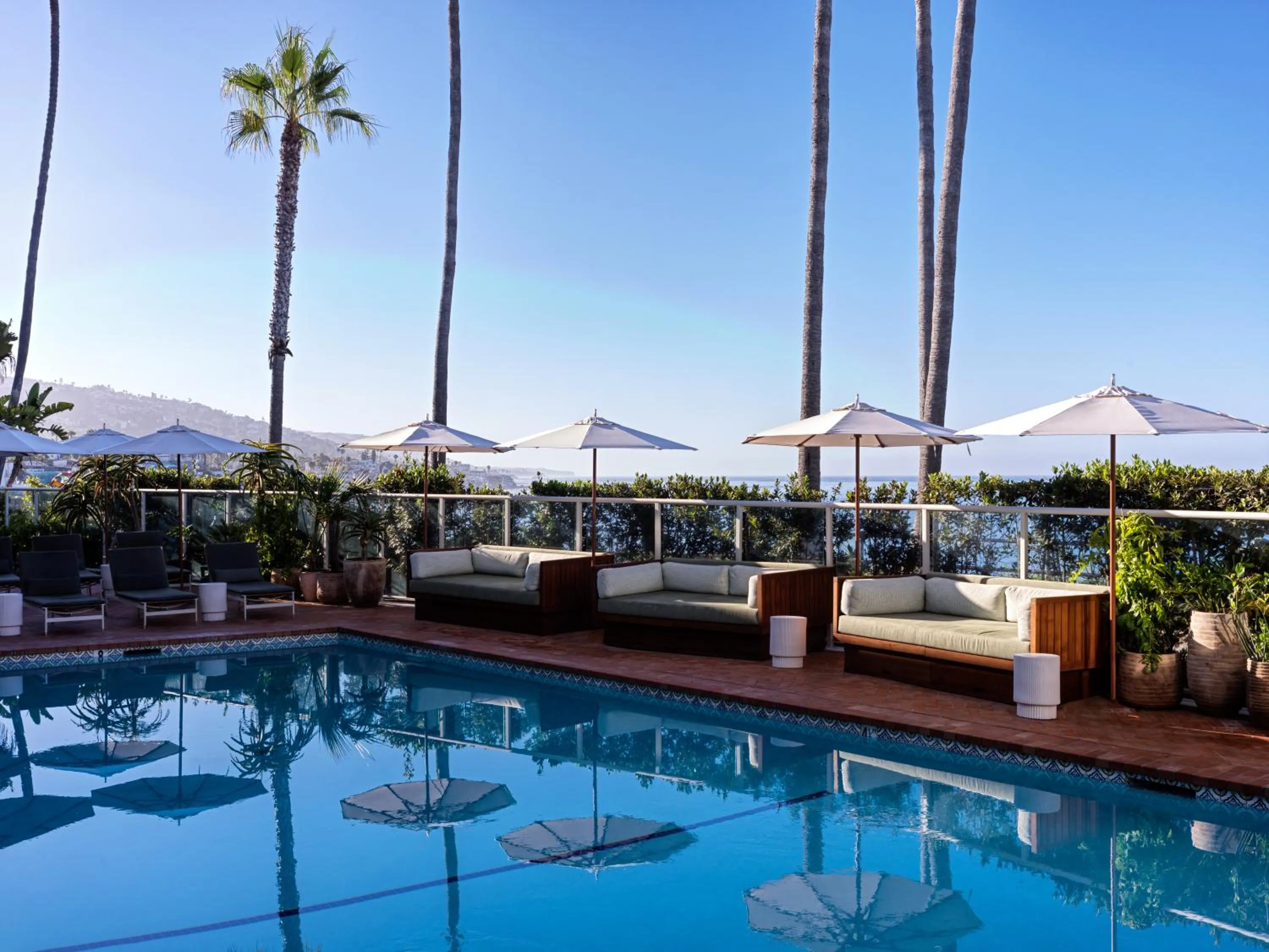 Swimming pool in Casa Loma Beach Hotel