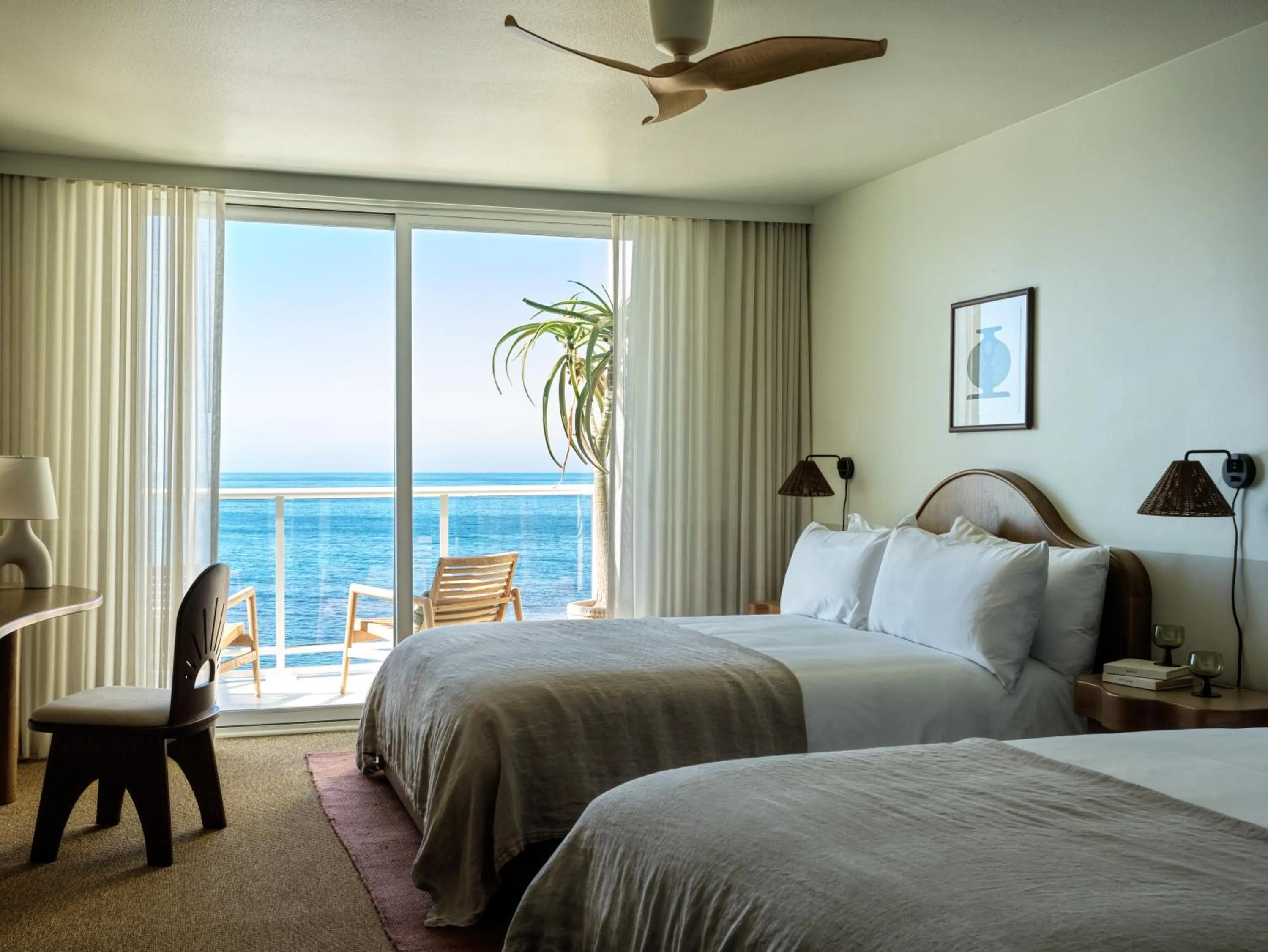 Bedroom, Bed in Casa Loma Beach Hotel