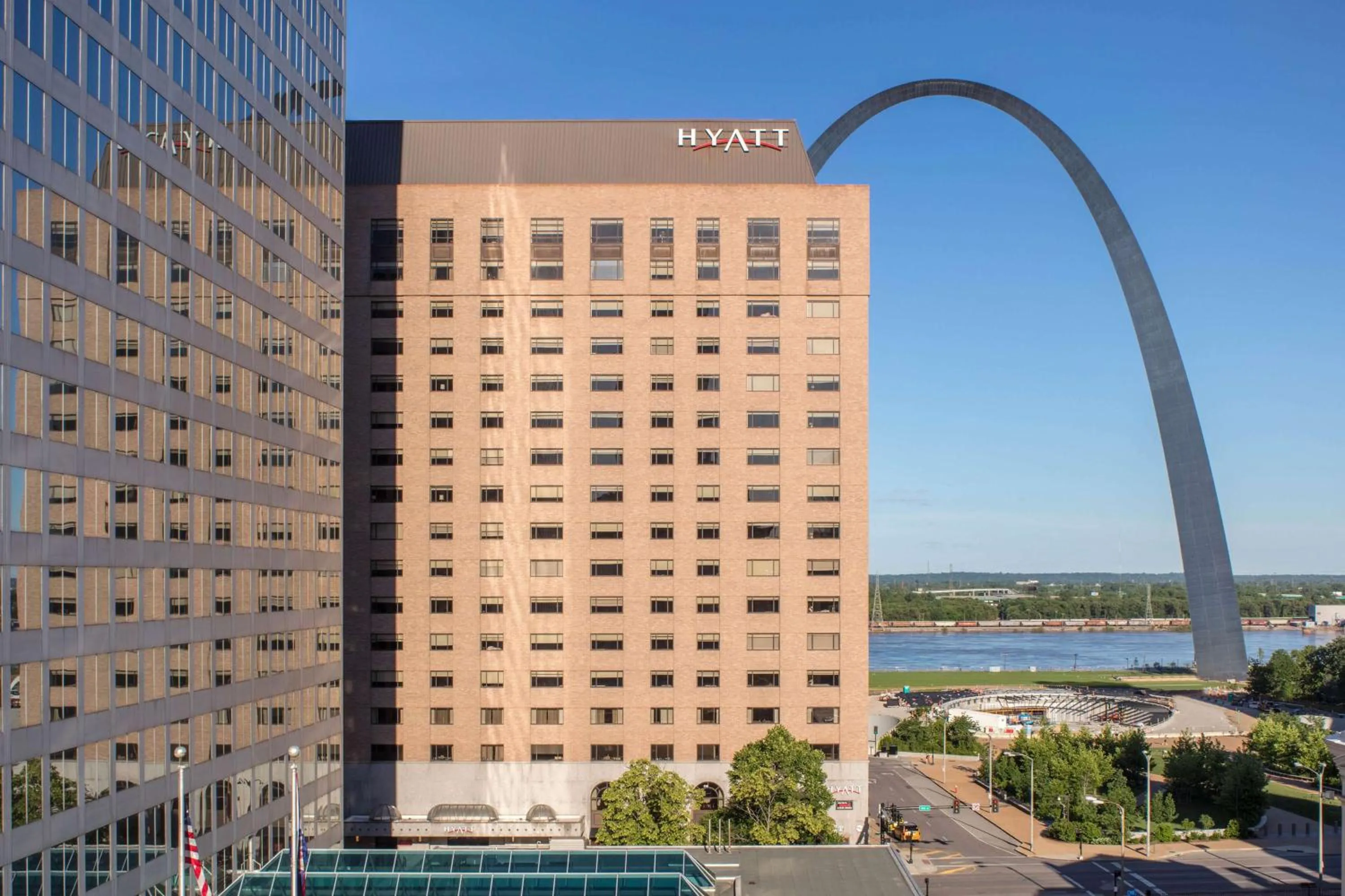 Property building in Hyatt Regency Saint Louis at The Arch