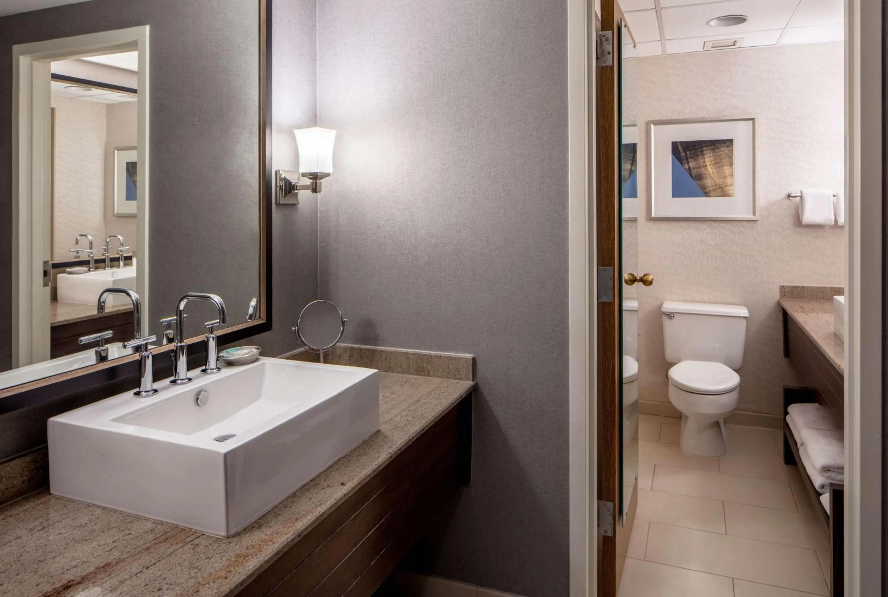 Bathroom in Hyatt Regency Saint Louis at The Arch