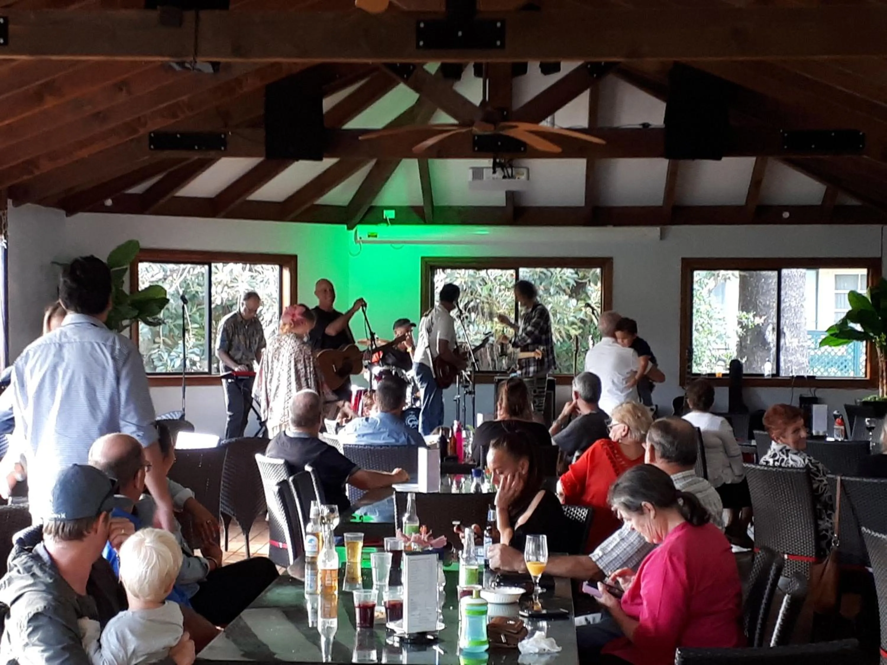 Restaurant/places to eat in Paradise Hotel & Resort