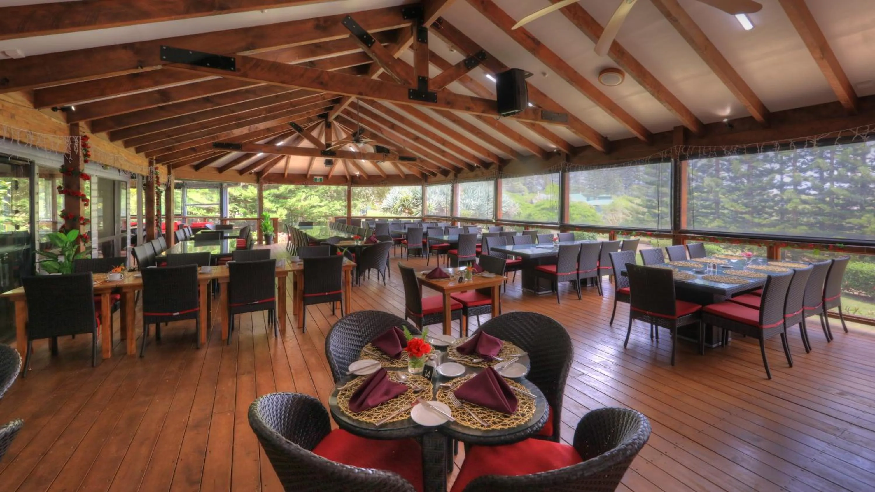 Restaurant/places to eat in Paradise Hotel & Resort