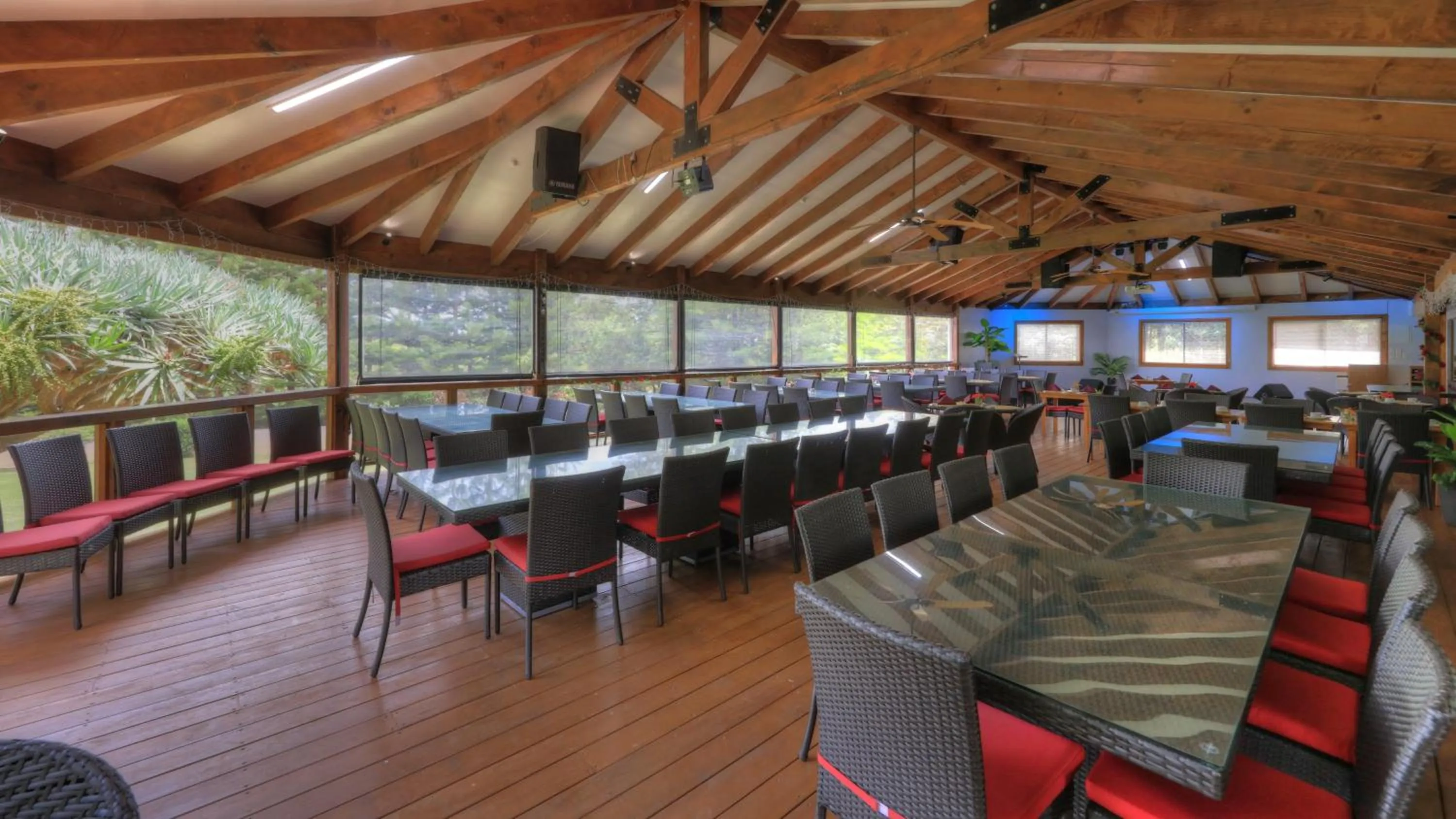 Restaurant/places to eat in Paradise Hotel & Resort