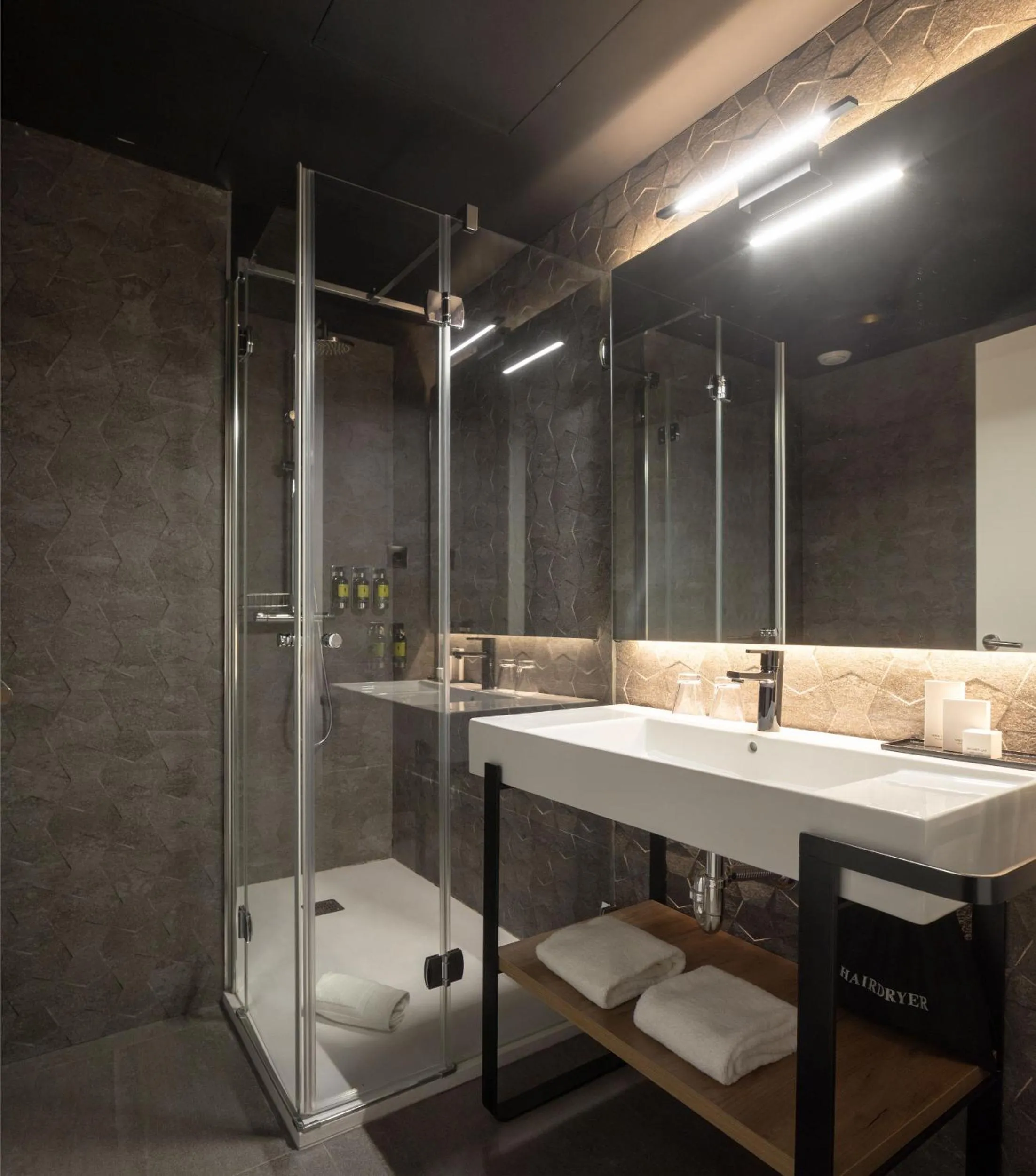 Toilet in Hotel Tayko Bilbao