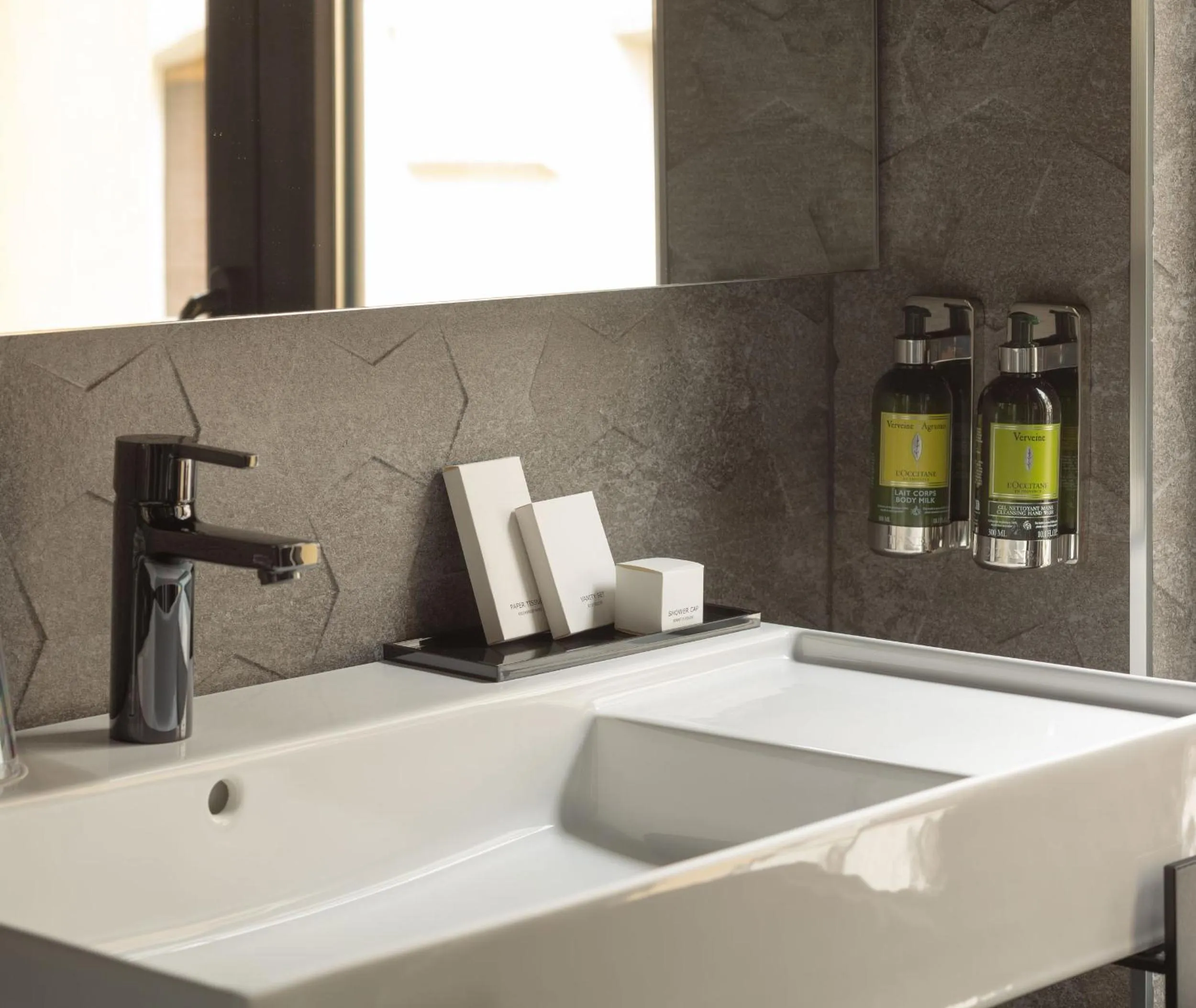 Toilet in Hotel Tayko Bilbao