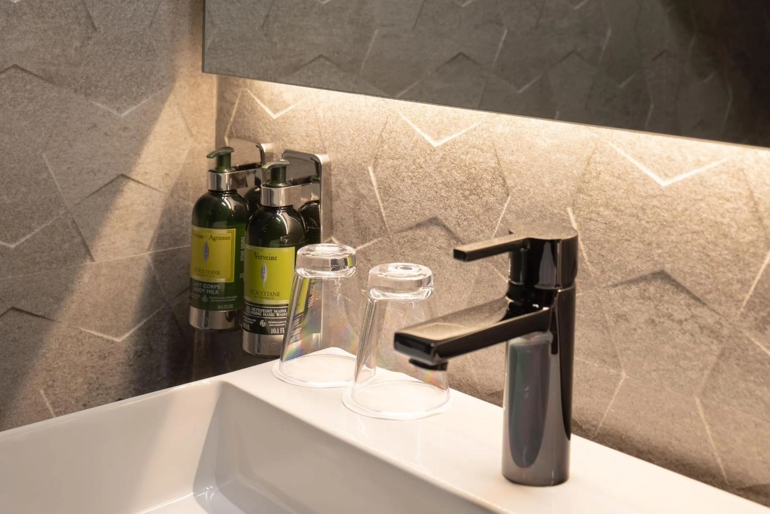 Toilet in Hotel Tayko Bilbao