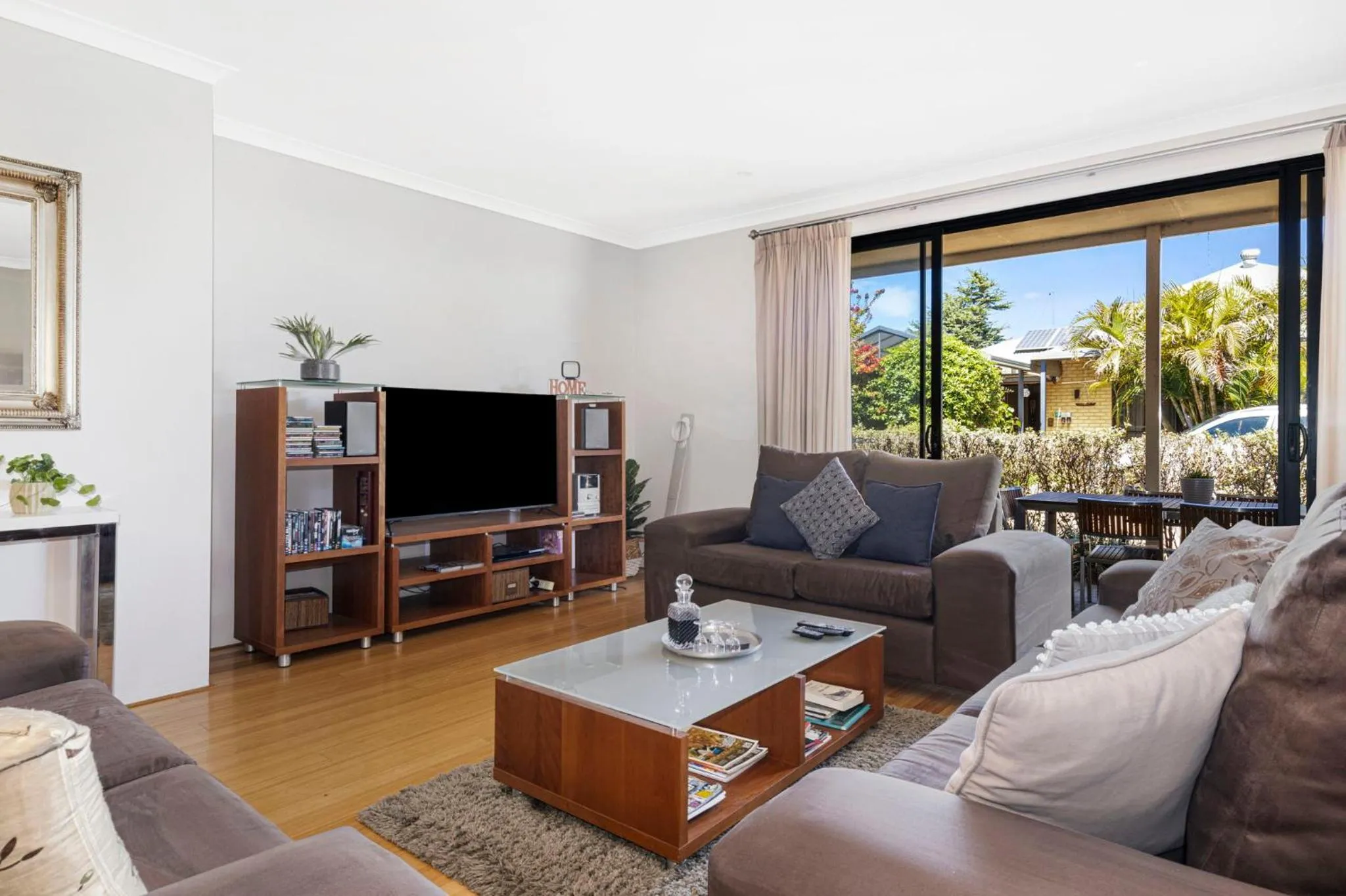 Communal lounge/ TV room in Baudins of Busselton Bed and Breakfast - Adults only