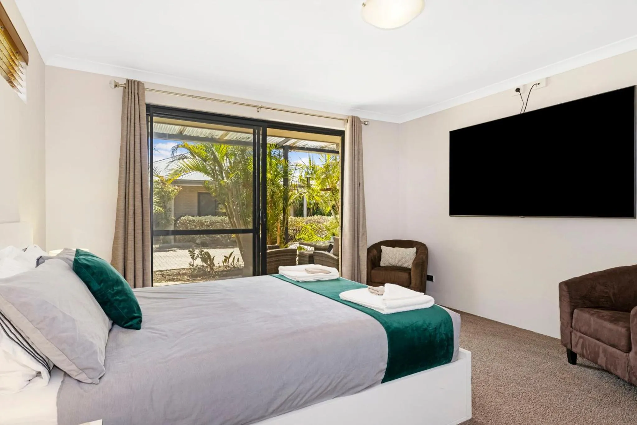 Bed in Baudins of Busselton Bed and Breakfast - Adults only