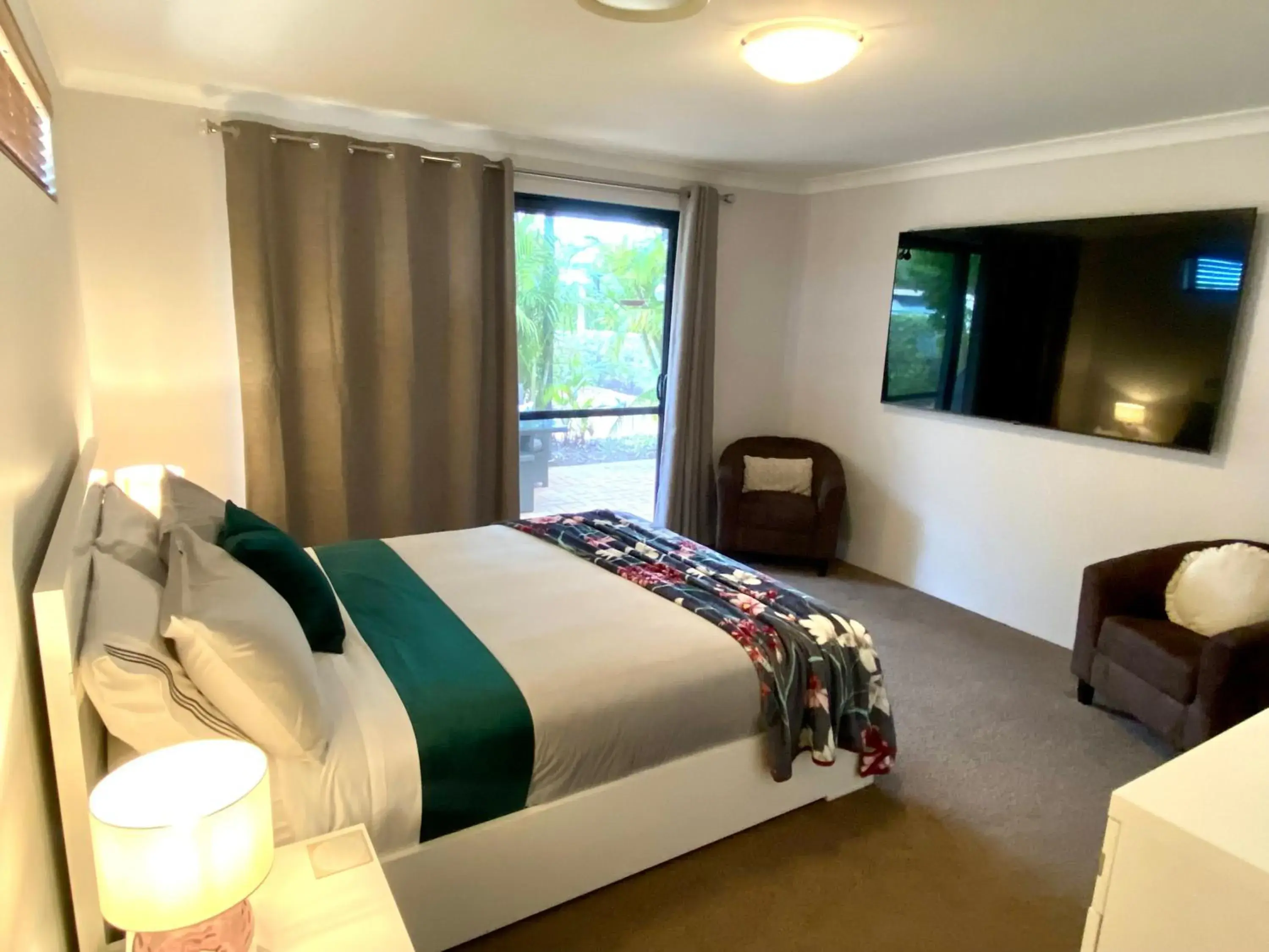 Deluxe King Room in Baudins of Busselton Bed and Breakfast - Adults only Deluxe King Room in Baudins of Busselton Bed and Breakfast - Adults only