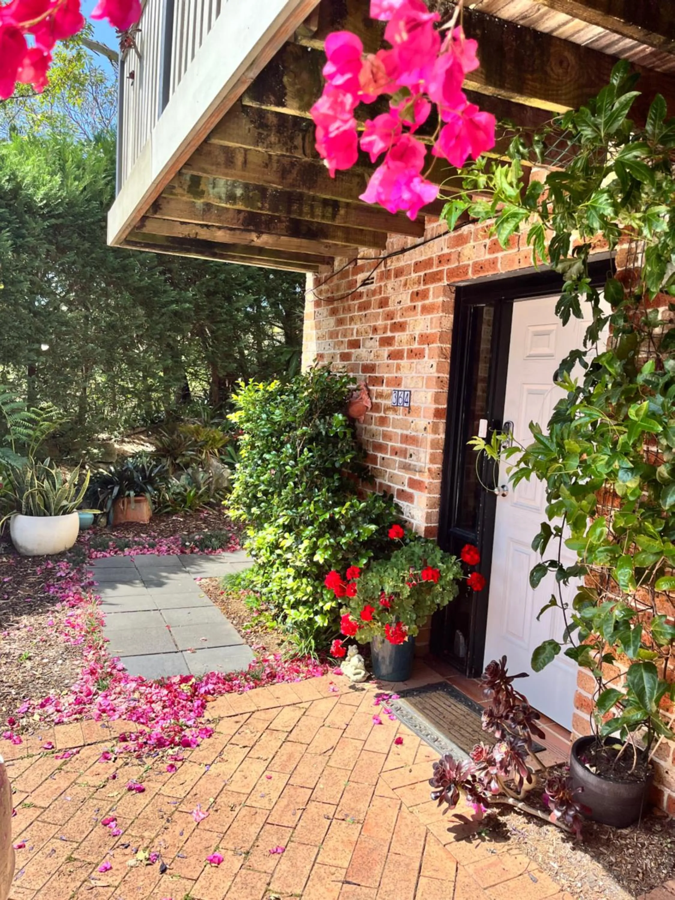Facade/entrance in Linley House