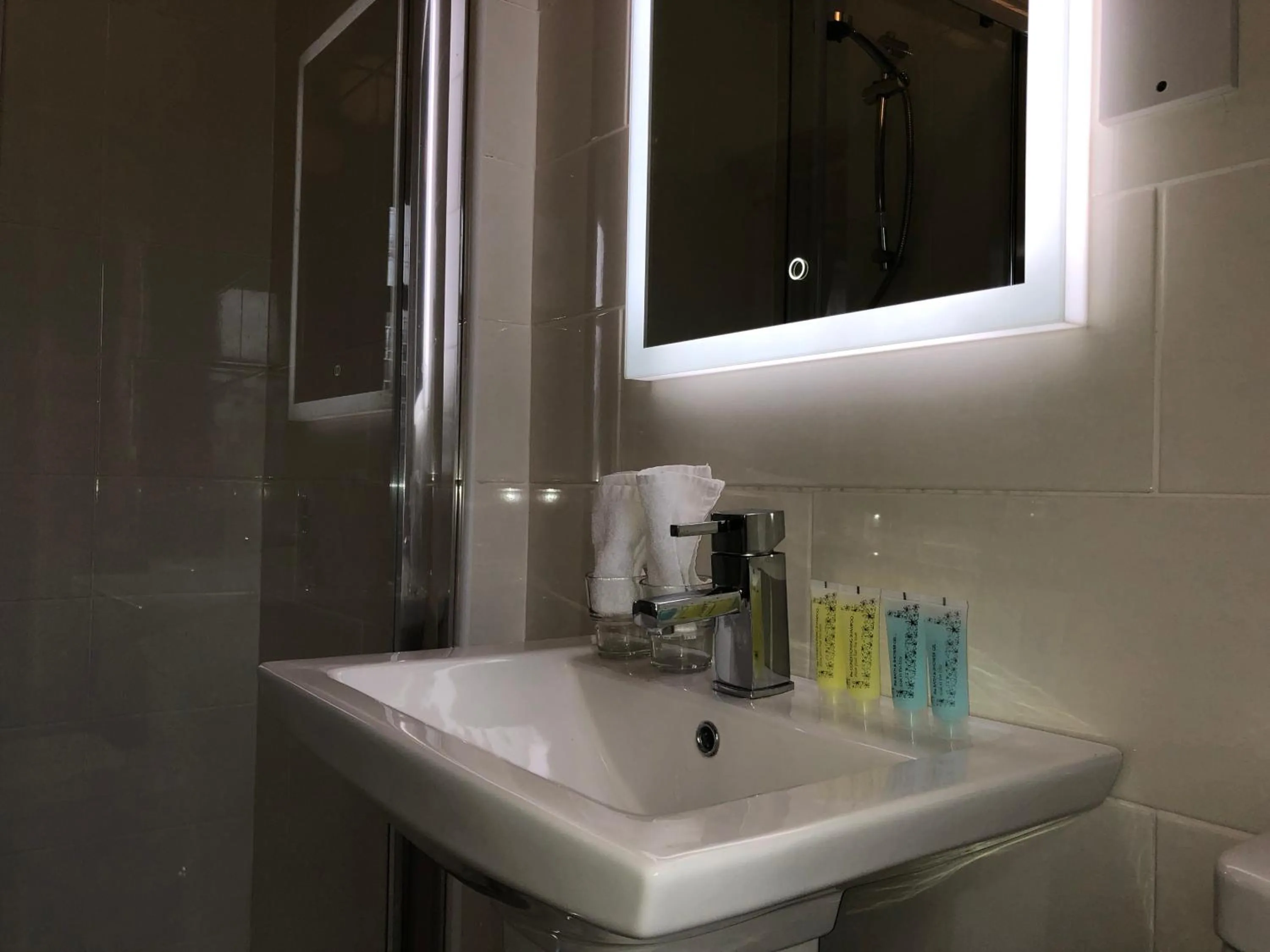 Bathroom in Tully's Hotel