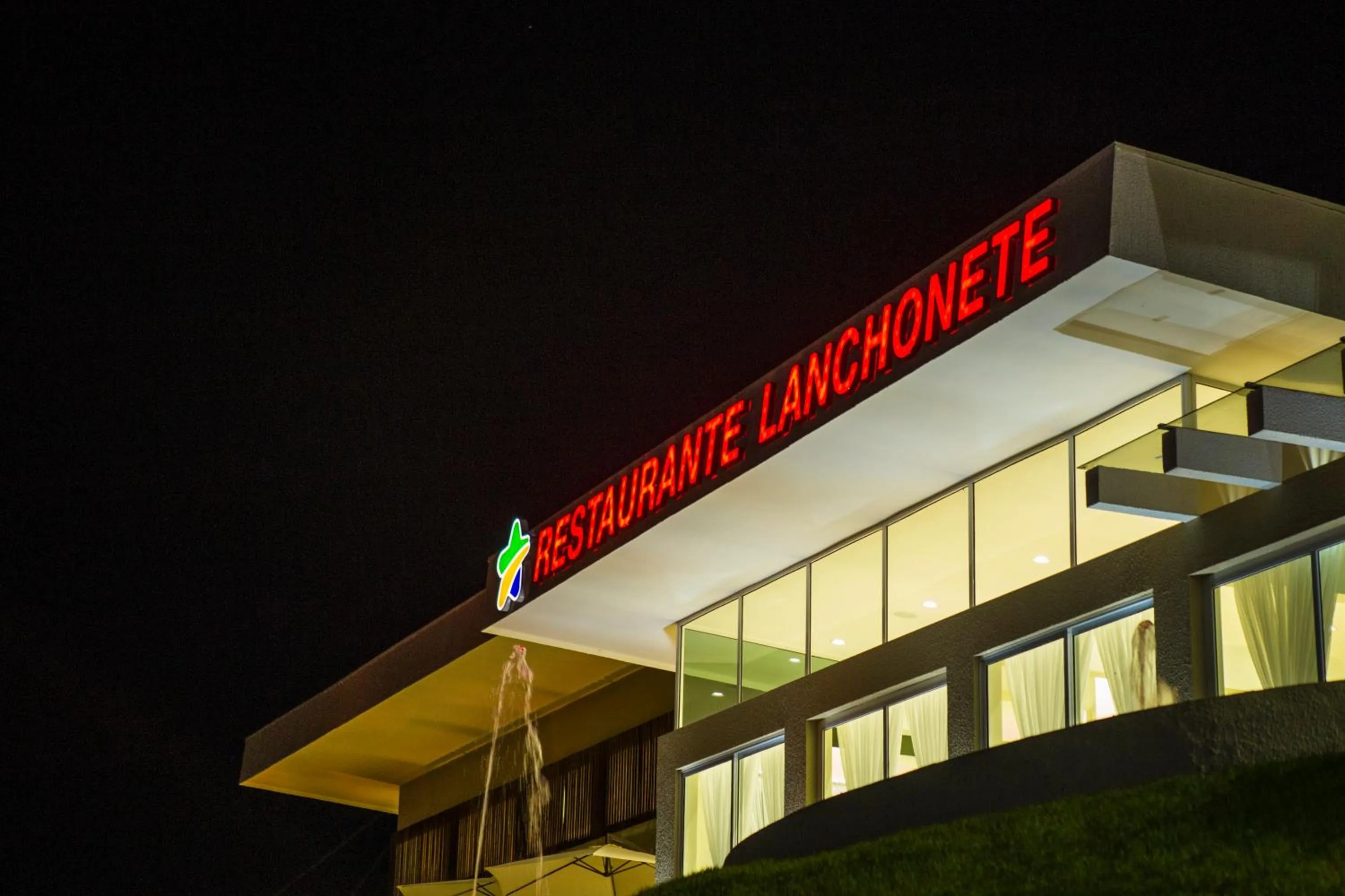 Restaurant/places to eat in HOTEL HPR