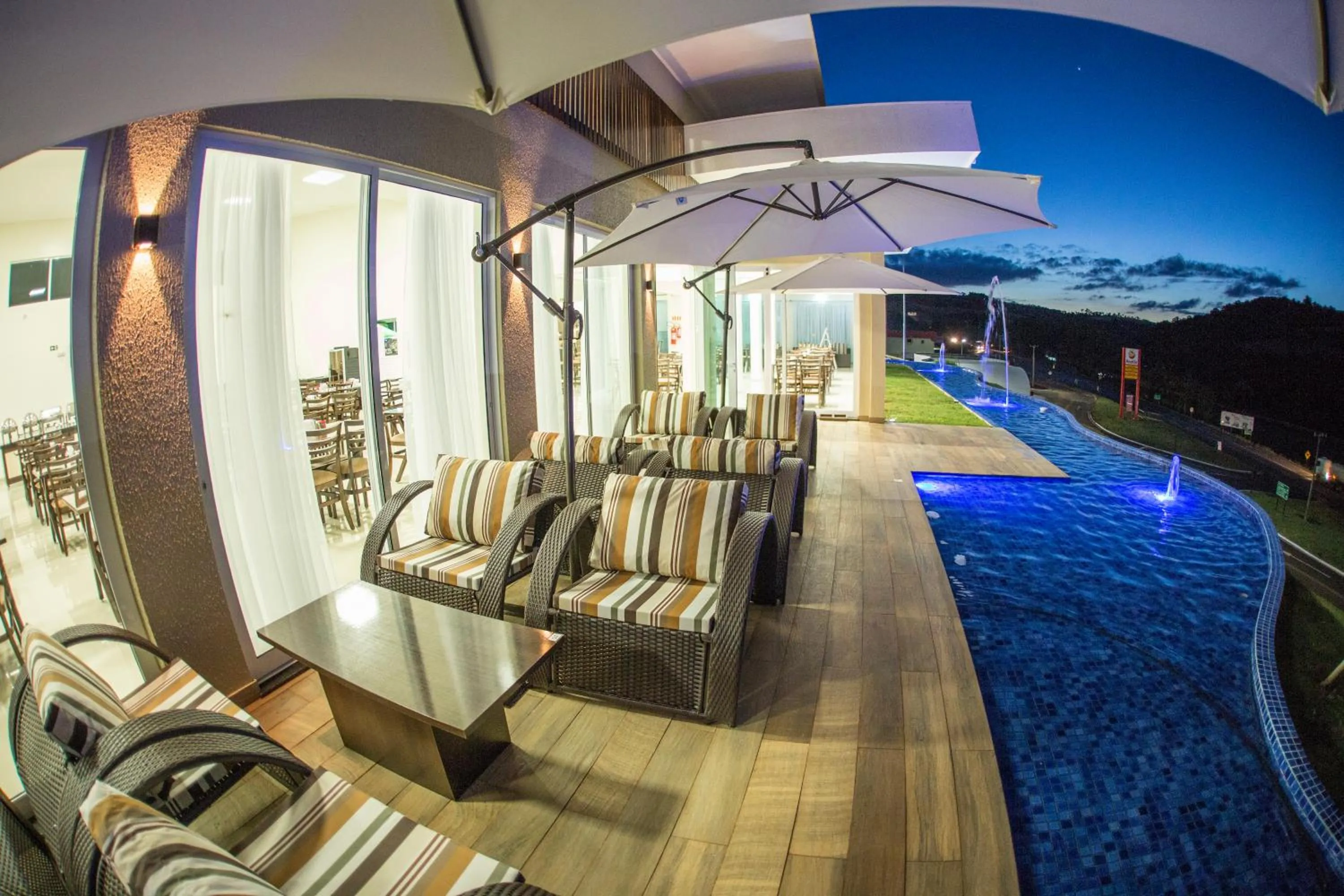 Restaurant/places to eat in HOTEL HPR