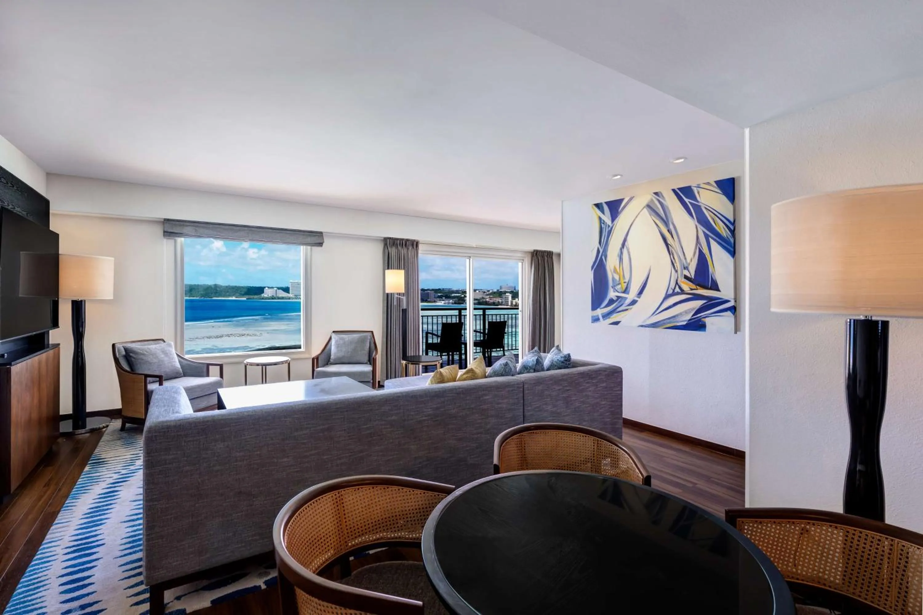 Living room in Hilton Guam Resort & Spa