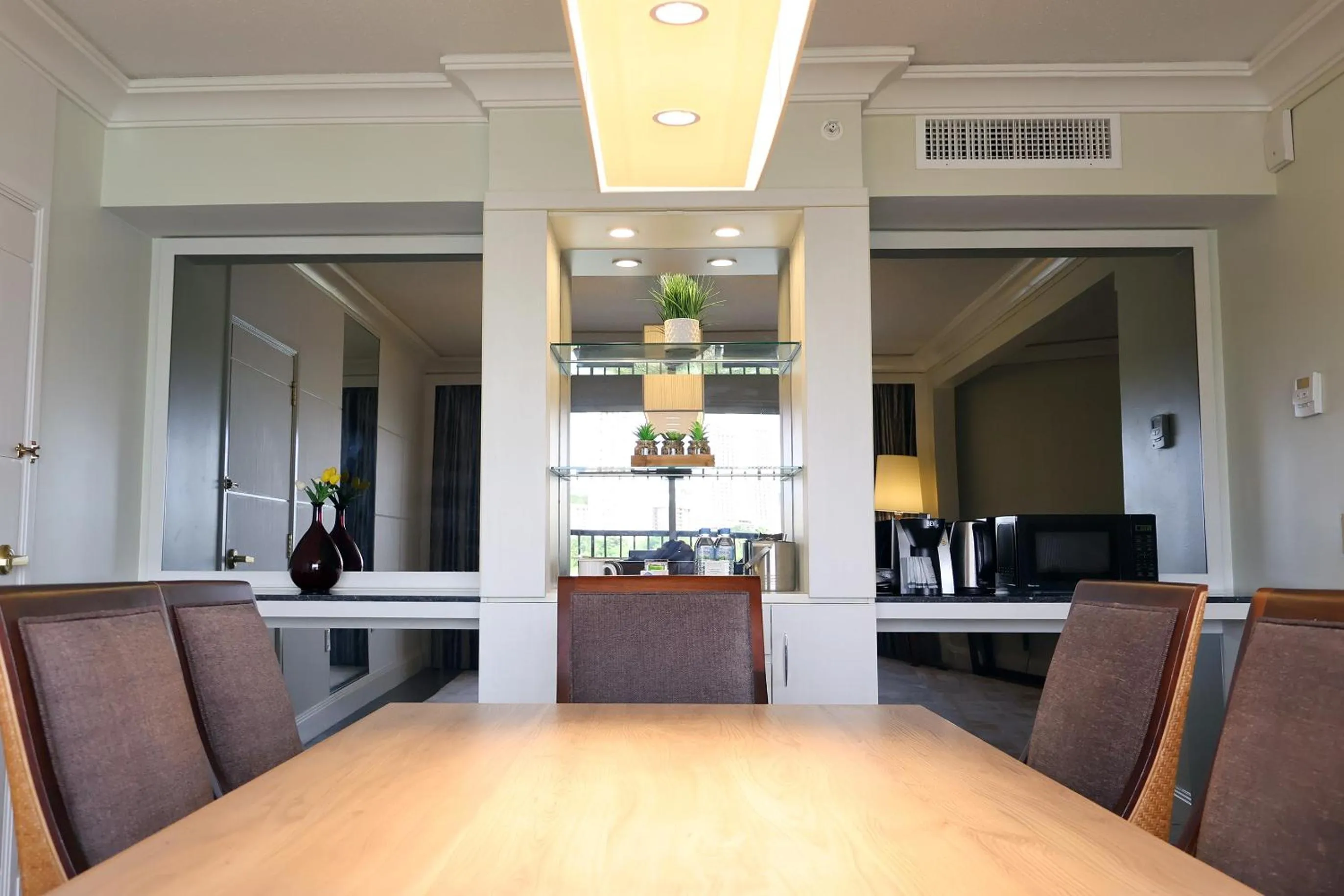 Dining area in Hilton Guam Resort & Spa