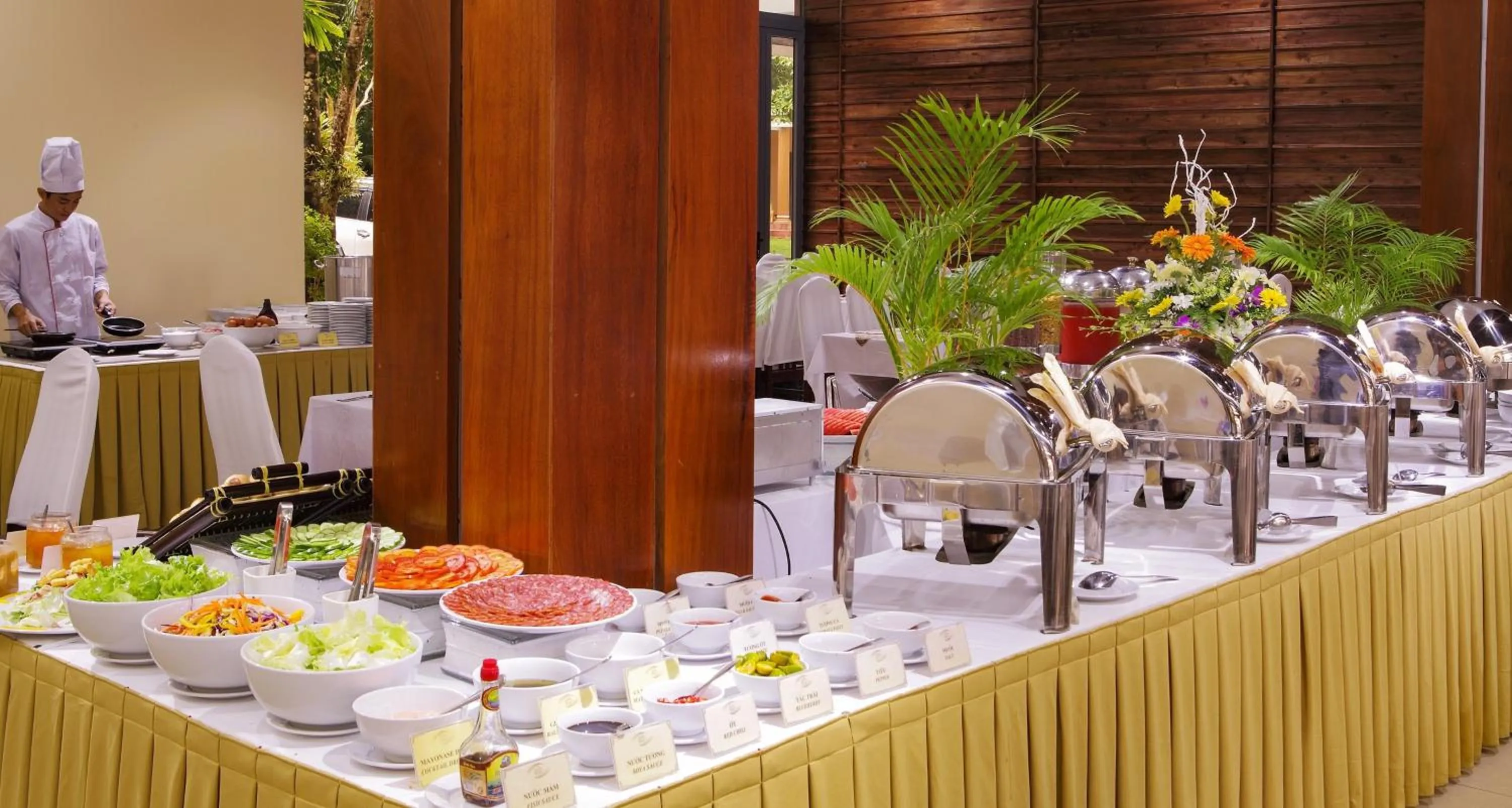 Restaurant/places to eat in Kim Hoa Resort