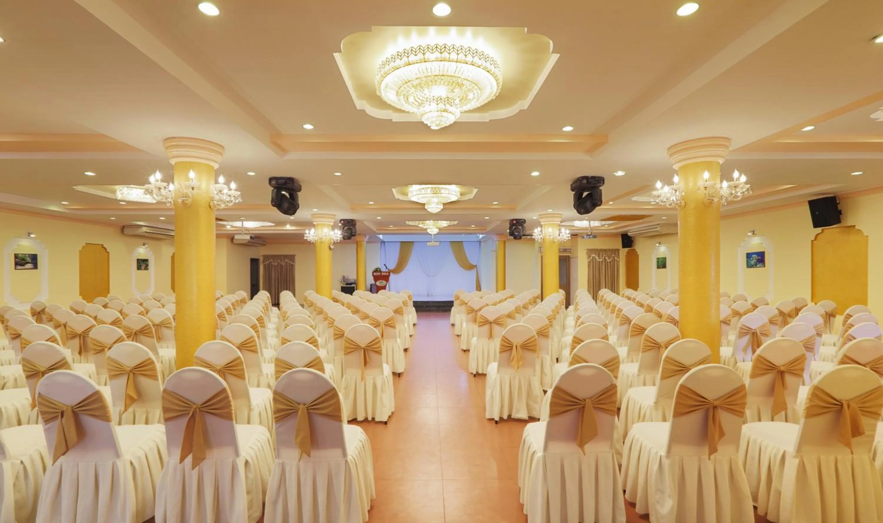 Restaurant/places to eat in Kim Hoa Resort