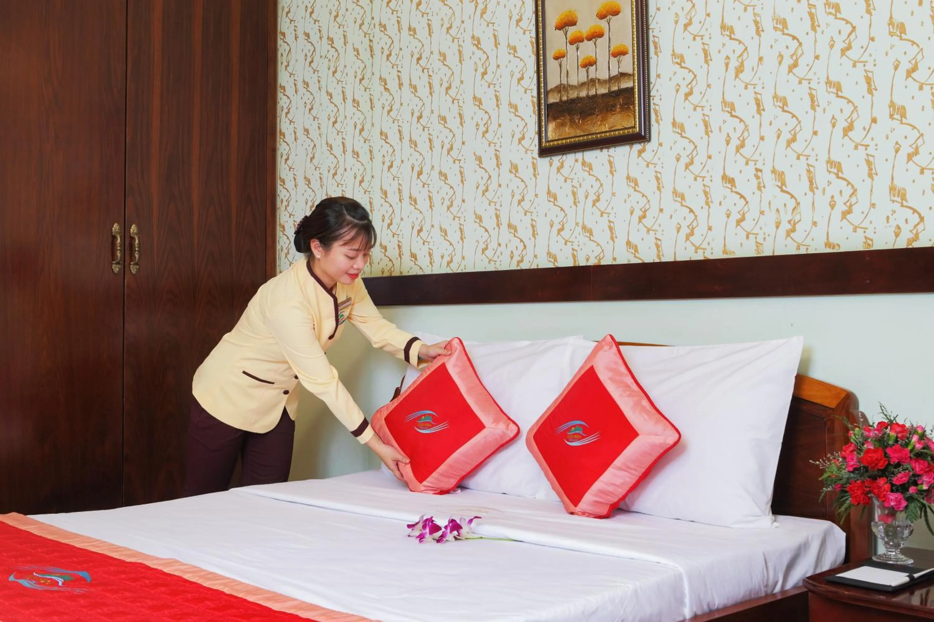 Bed in Kim Hoa Resort