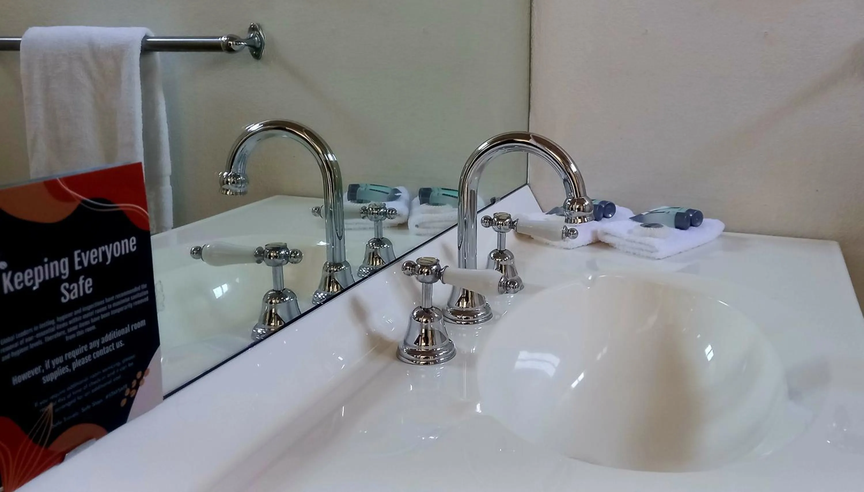 Bathroom in Cessnock Vintage Motor Inn