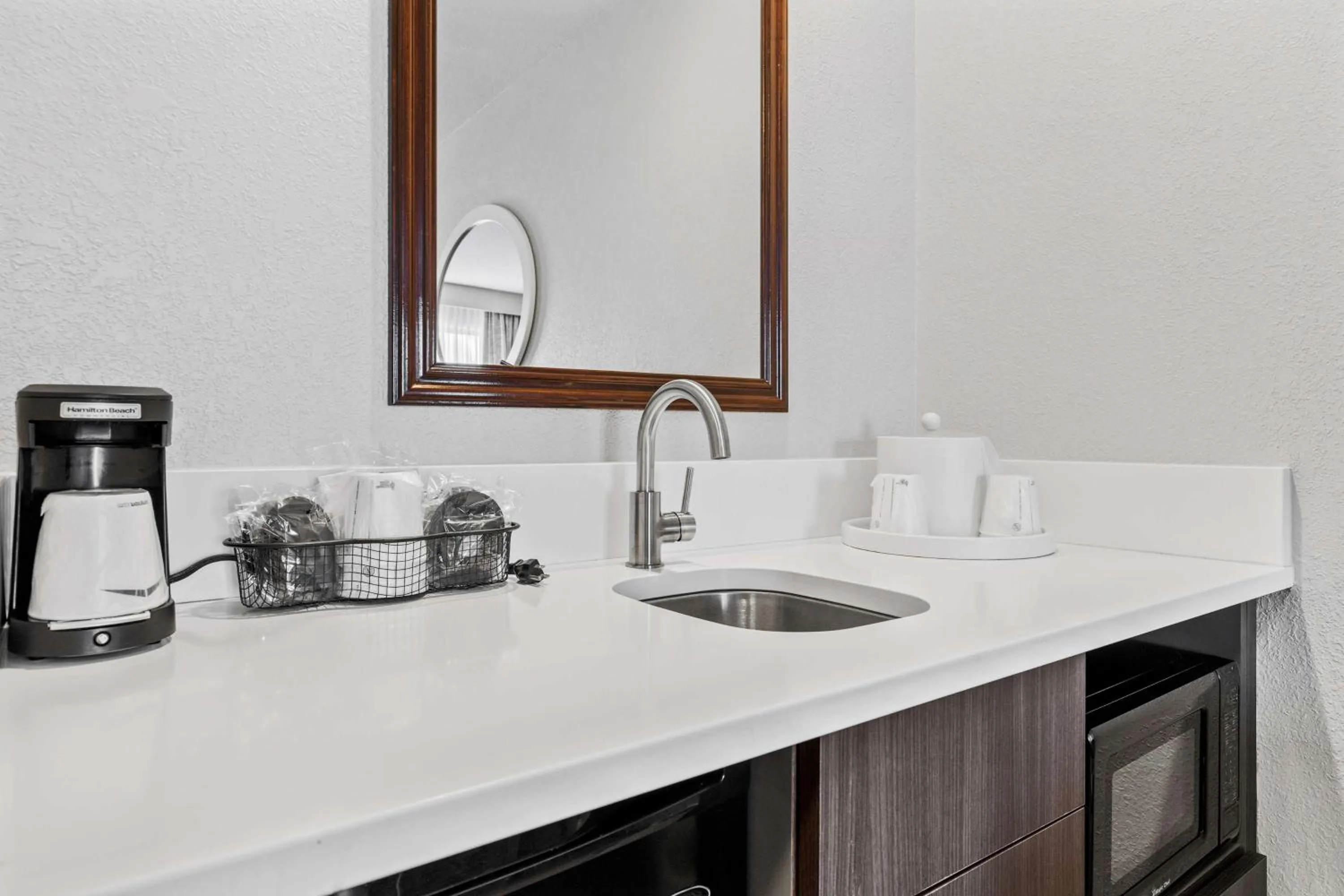 Kitchen or kitchenette in Hampton Inn & Suites Colorado Springs-Air Force Academy/I-25 North