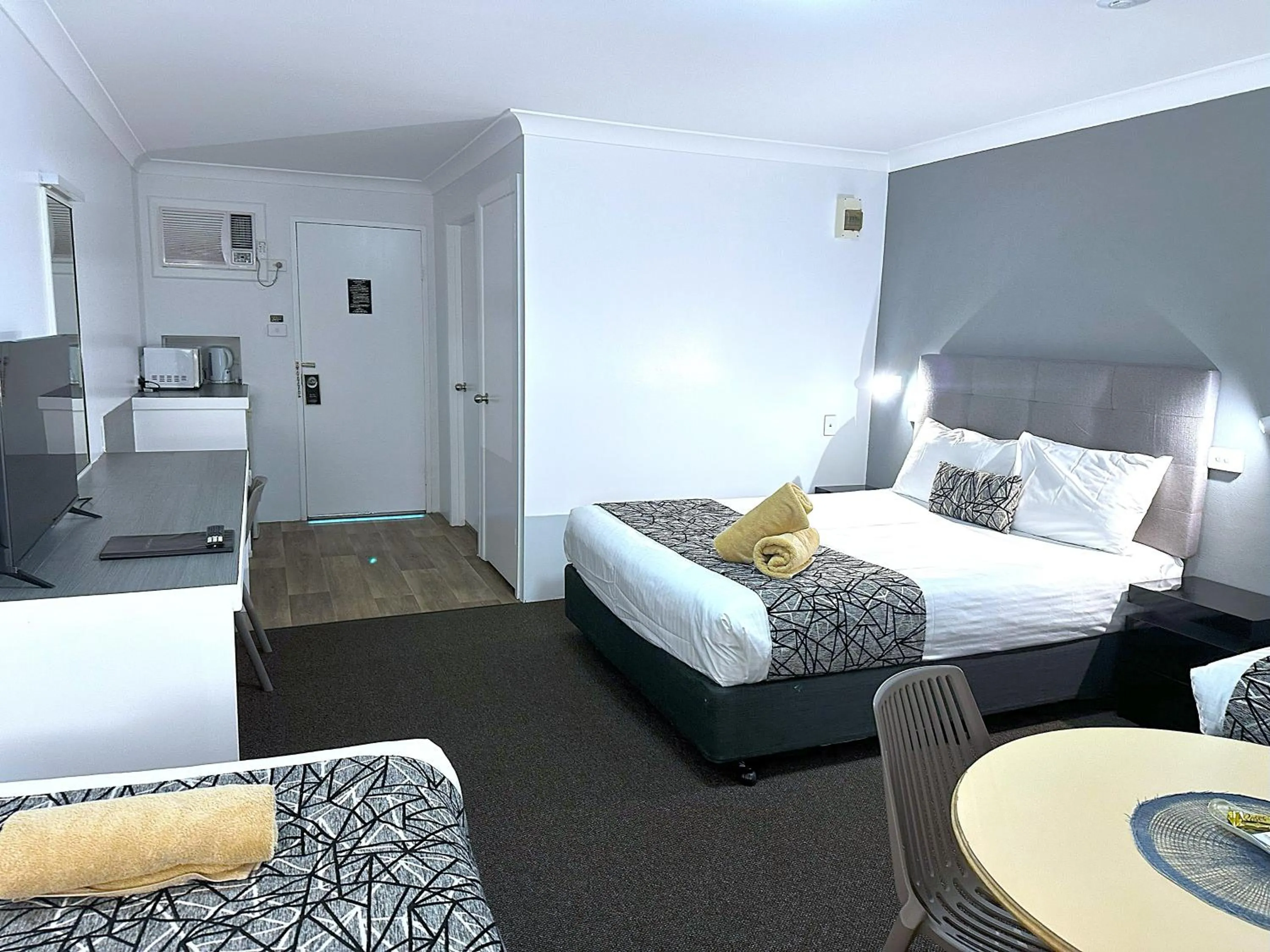 Bed in Rosebourne Gardens Motel