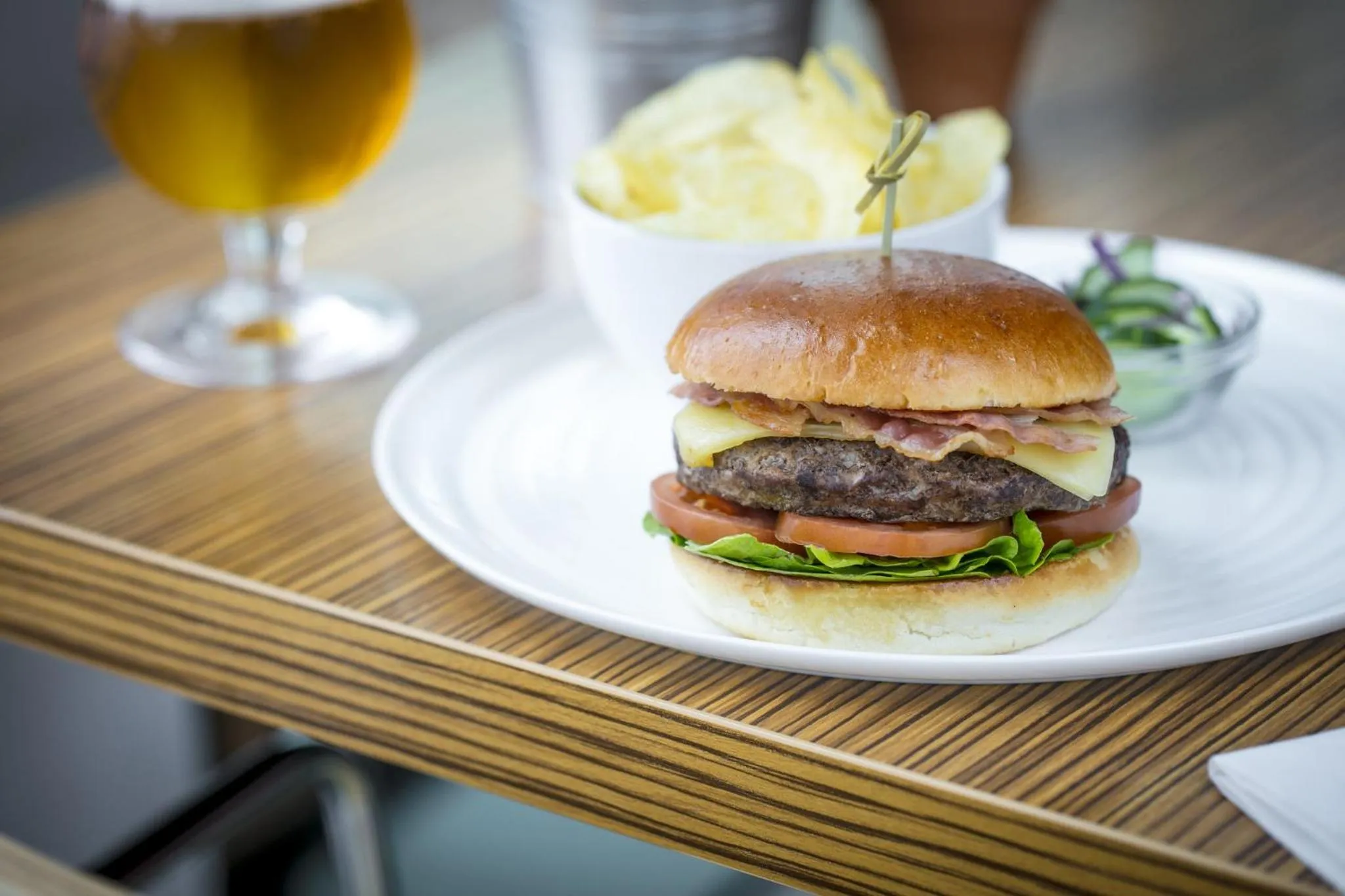 Restaurant/places to eat in Holiday Inn Express Utrecht - Papendorp by IHG