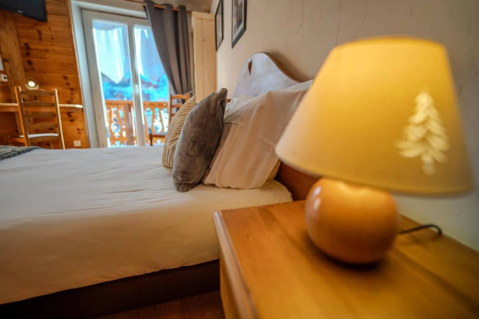 Bed in Hôtel du Centre