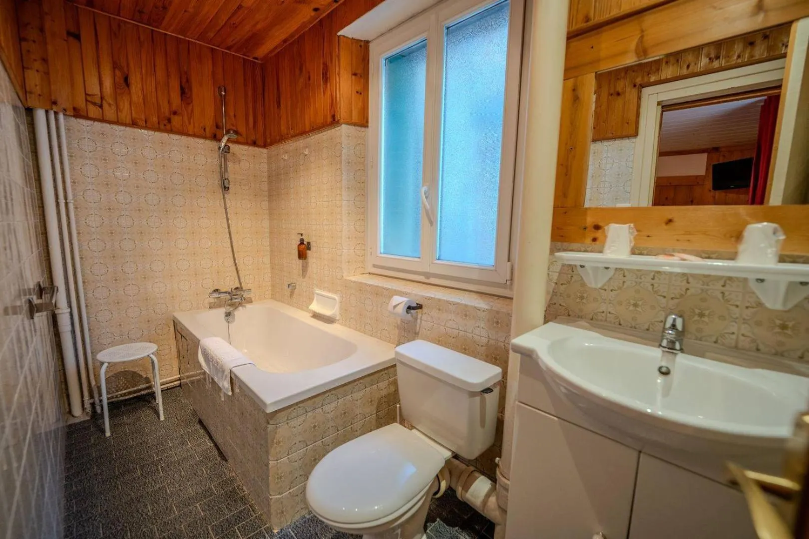 Toilet in Hôtel du Centre