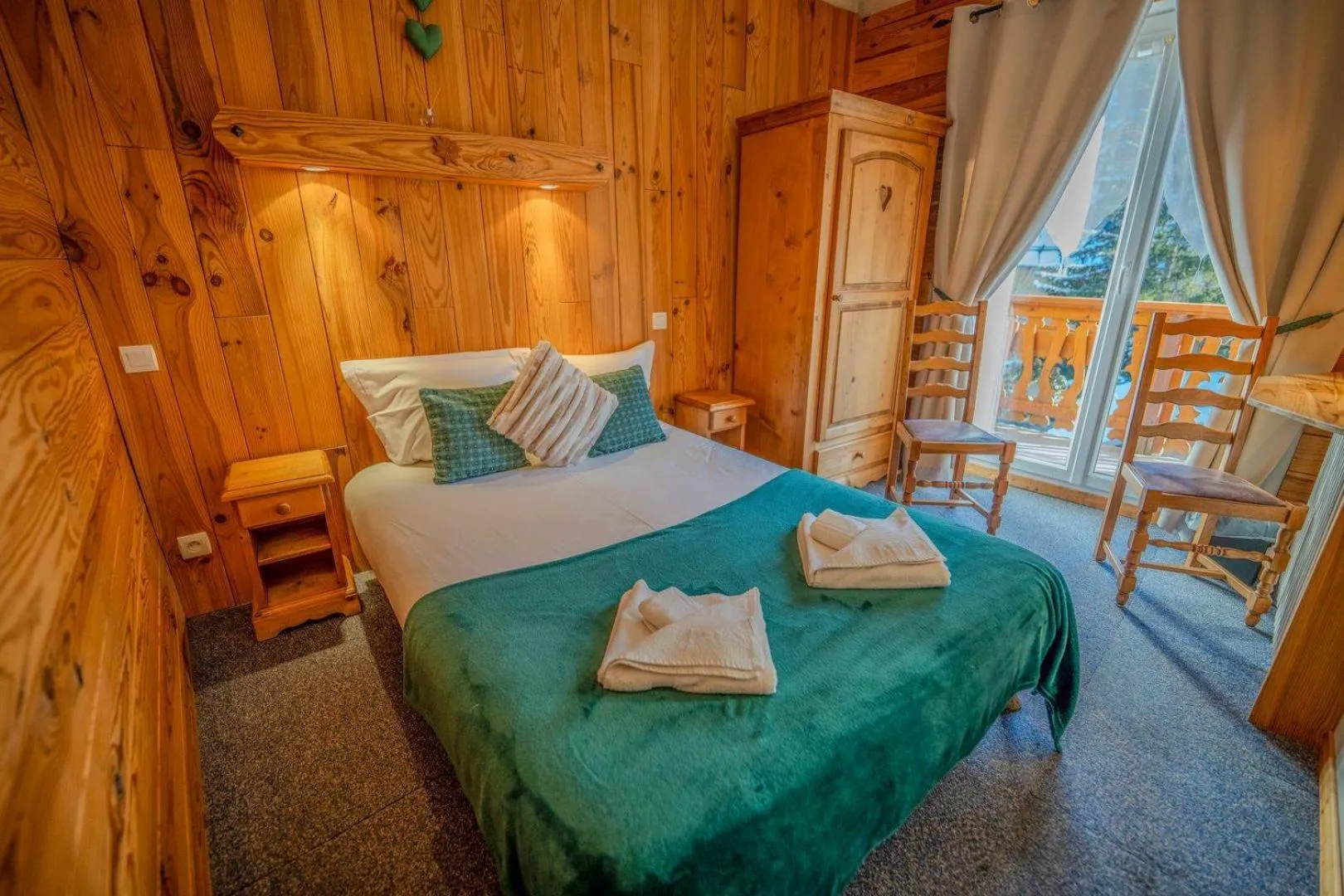 Bed in Hôtel du Centre