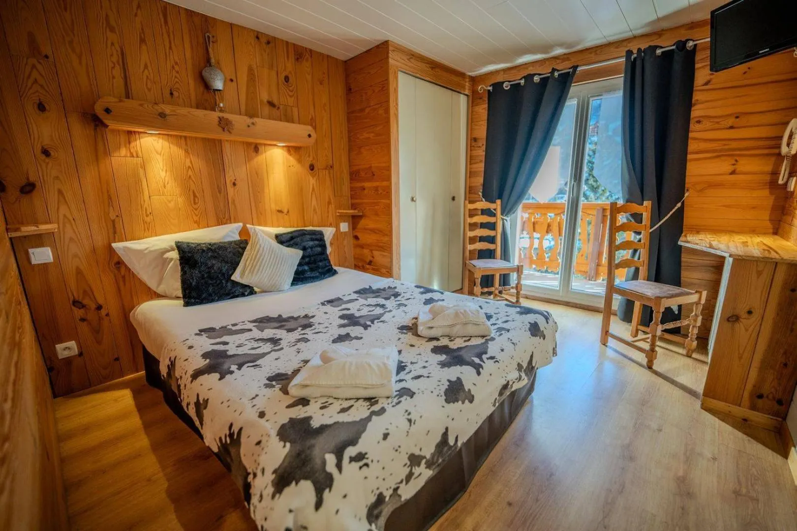 Bed in Hôtel du Centre