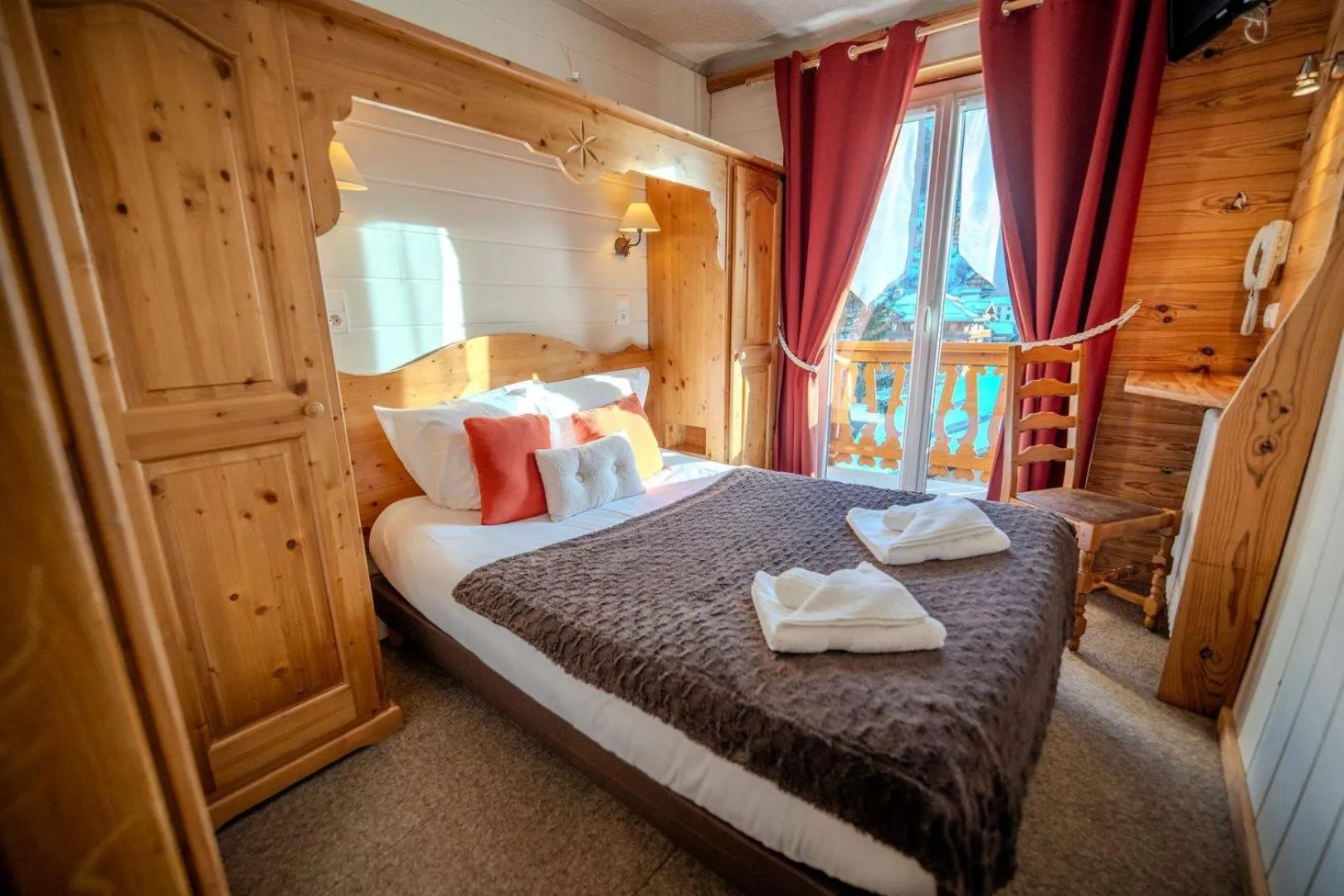 Bed in Hôtel du Centre