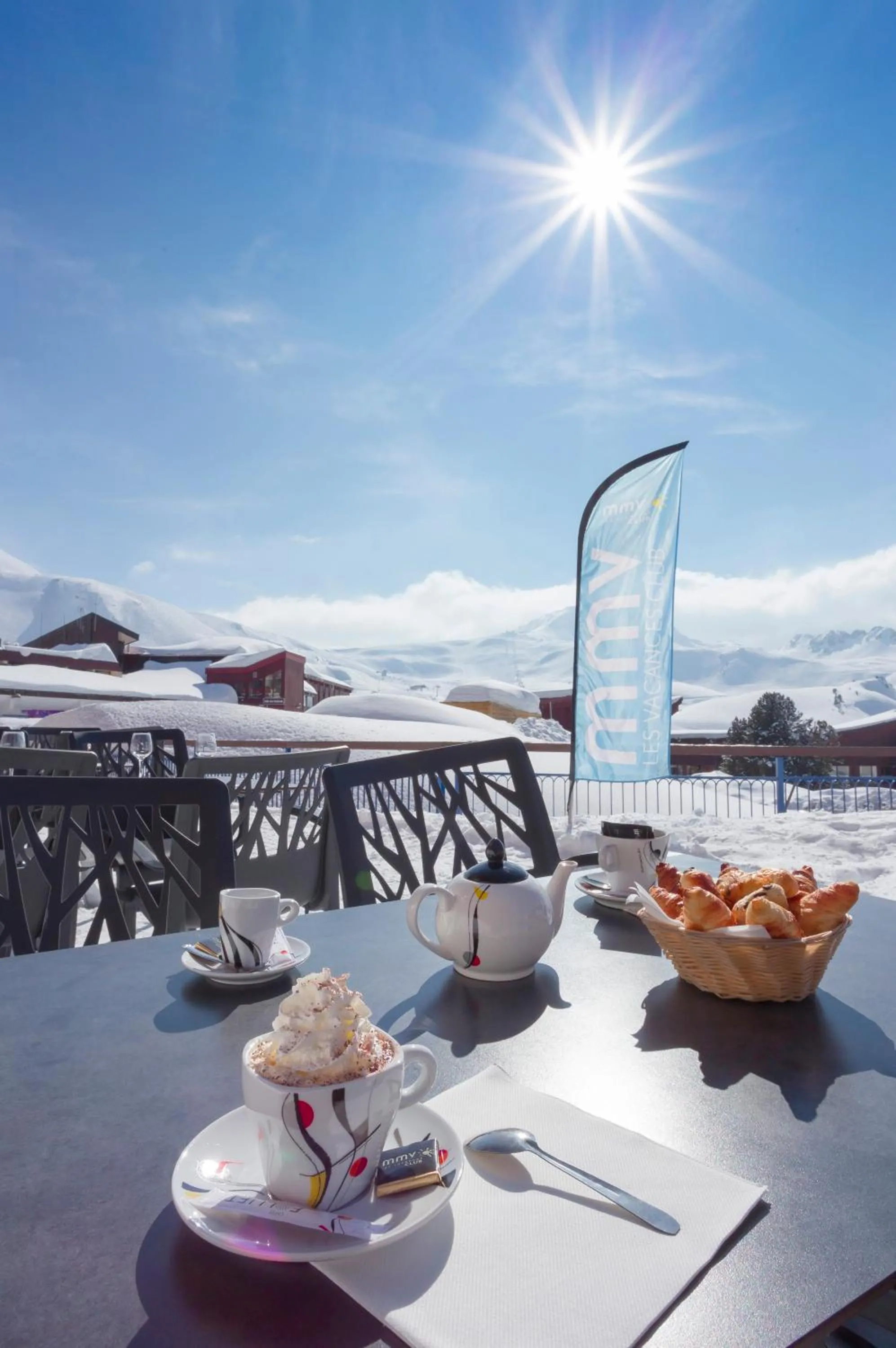 Patio in Hôtel Club MMV Les Mélèzes