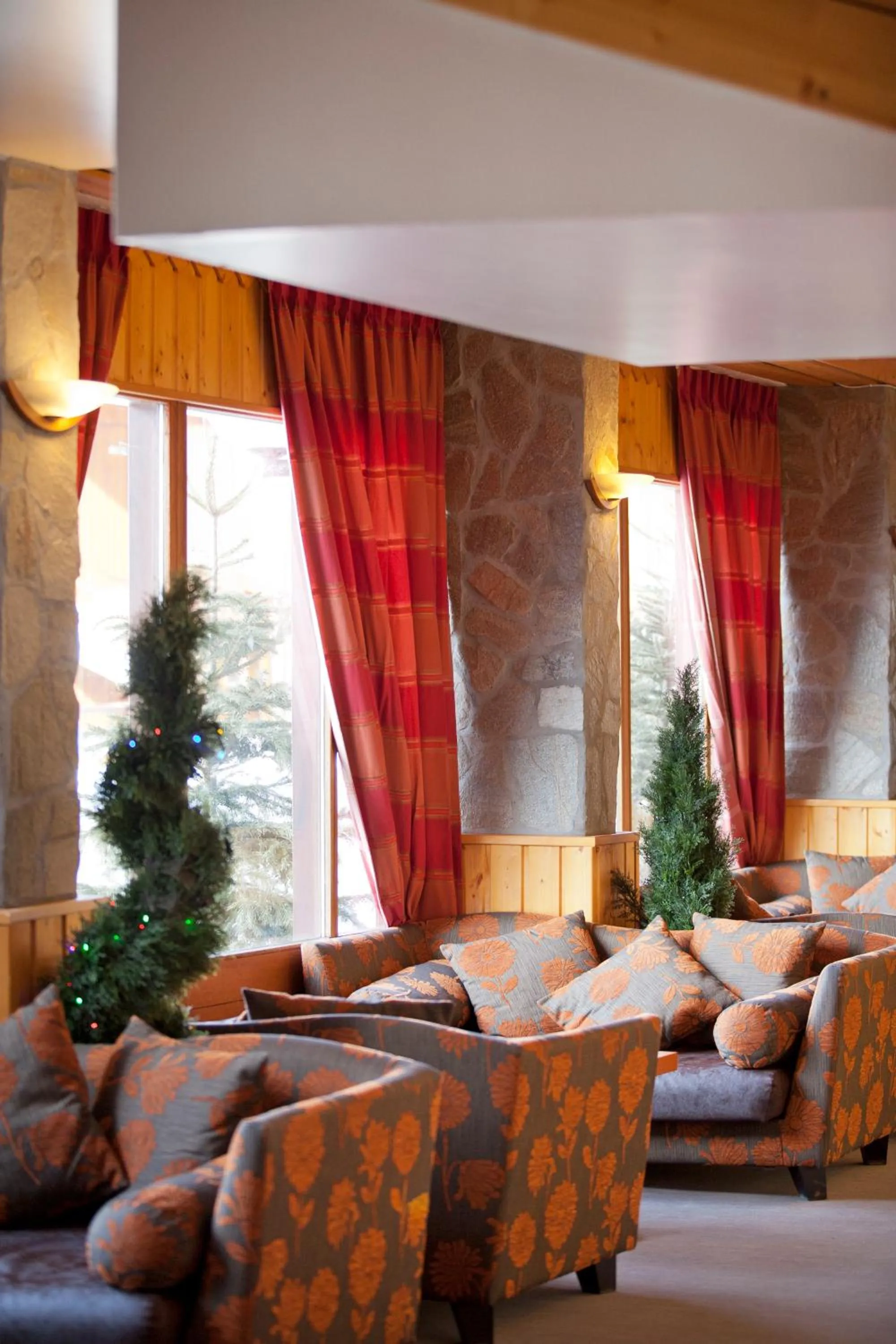 Lounge or bar in Hôtel Club MMV Les Mélèzes