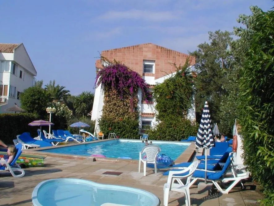 Property building in Apartamentos Leo