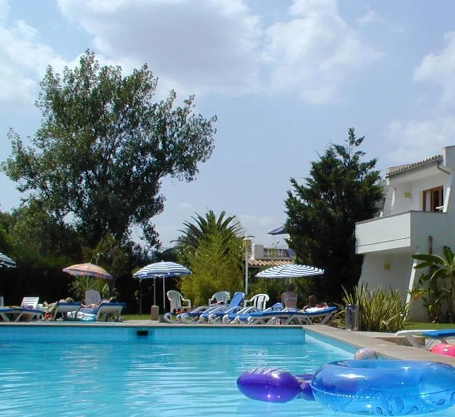 Property building in Apartamentos Leo