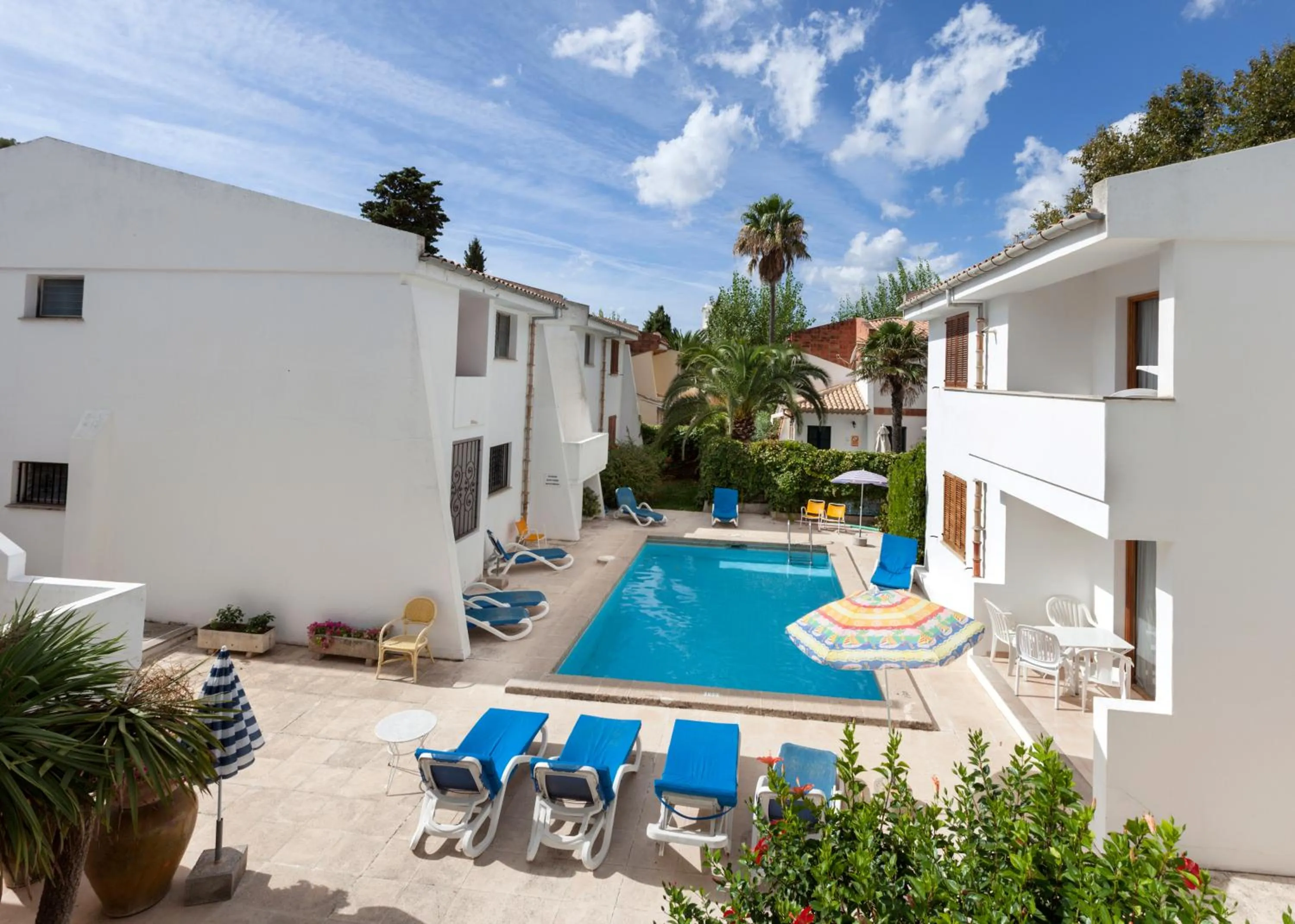 Property building in Apartamentos Leo